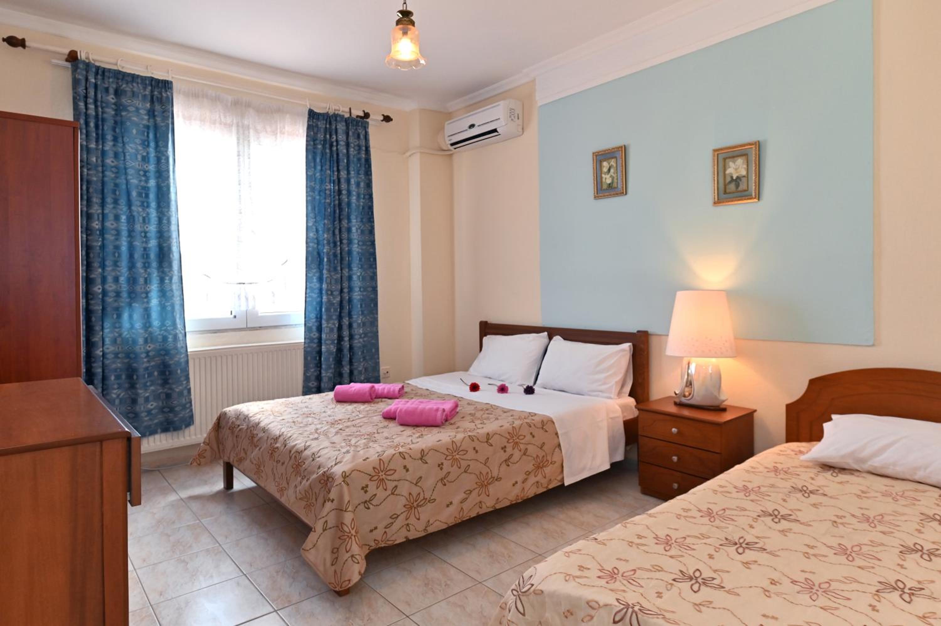 Two-Bedroom Apartment (2-5 Adults) photo 3