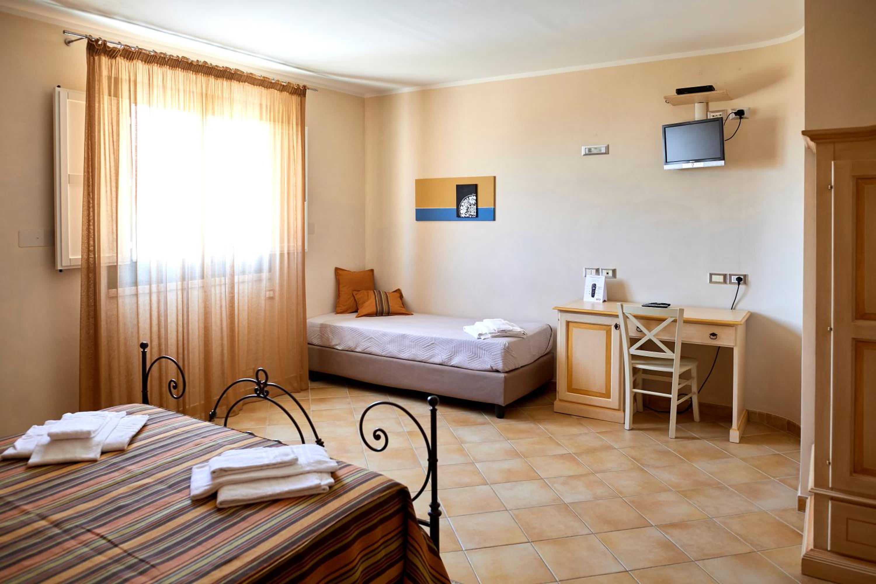 Quadruple Room - Photo 3