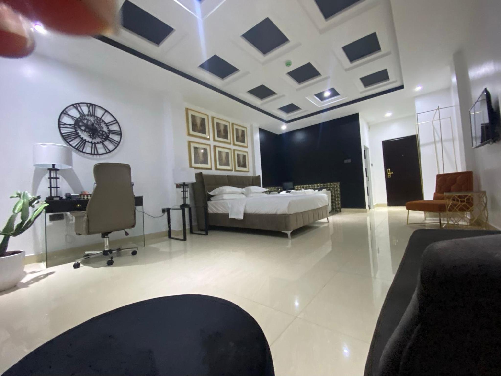 Studio with Spa Bath