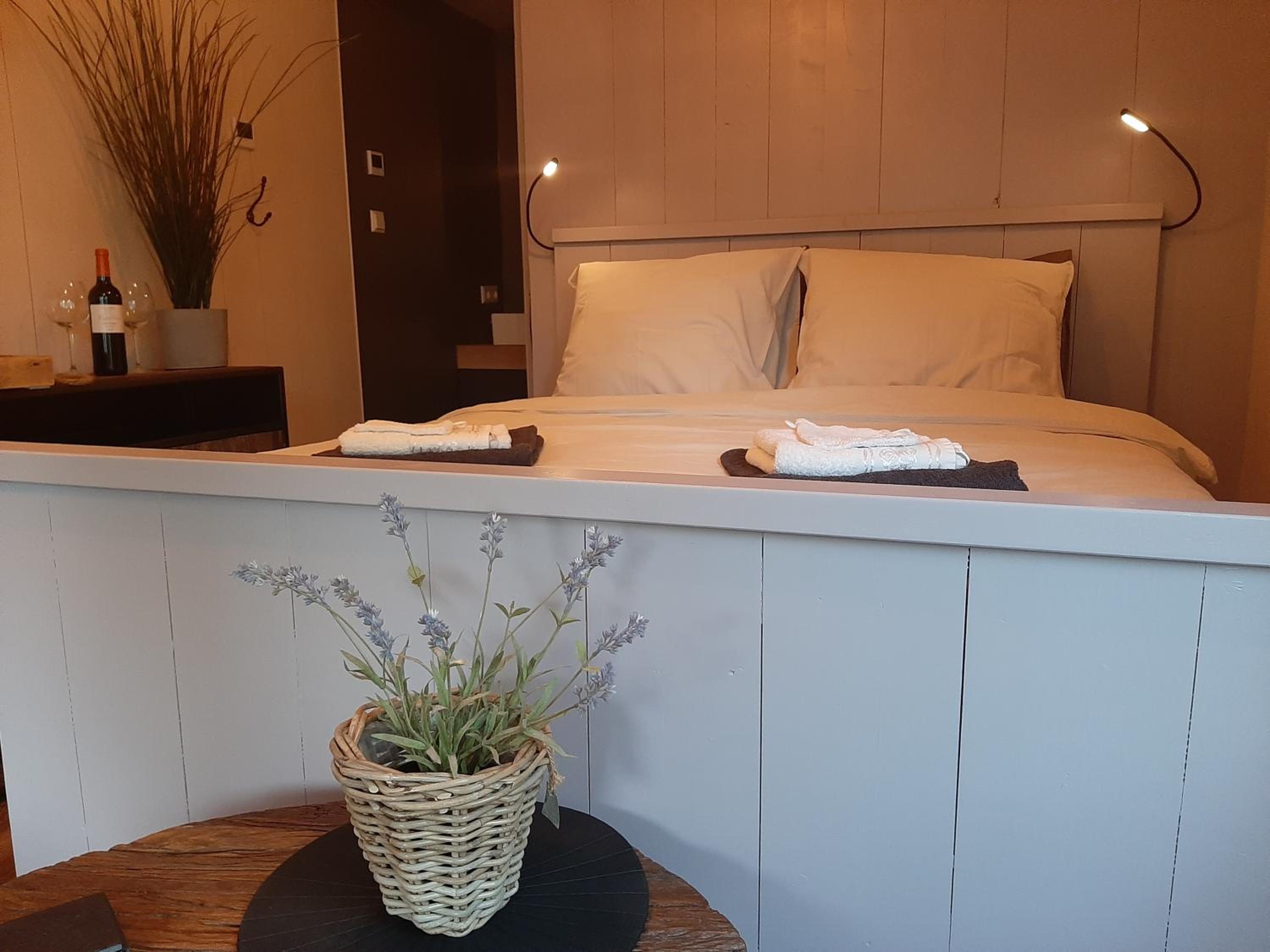 Double Room with Patio - Photo 2