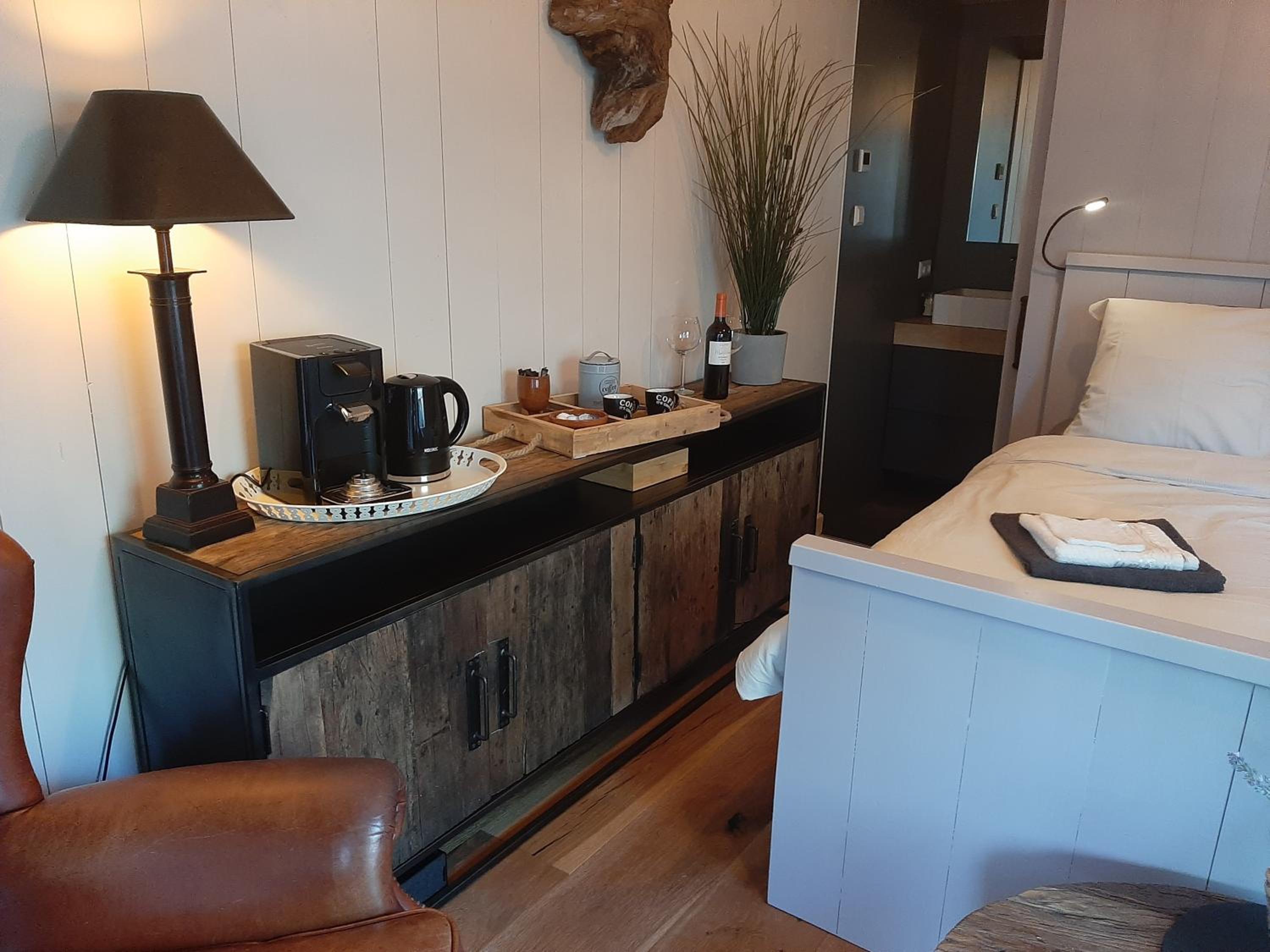Double Room with Patio - Photo 3