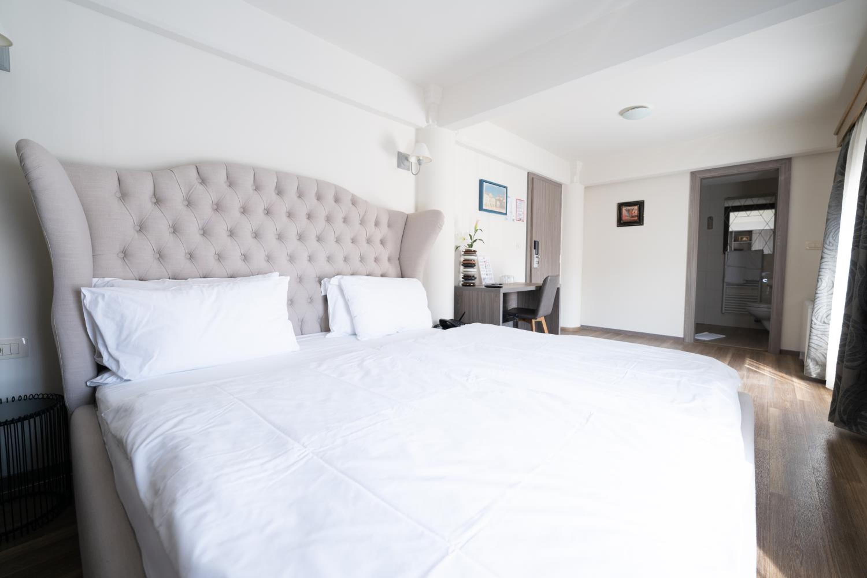 Double Room with Landmark View photo 1