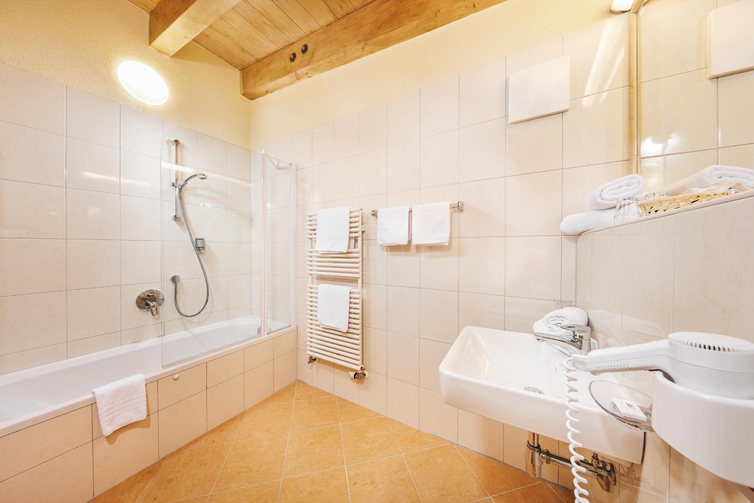 Standard Double Room - Photo 2