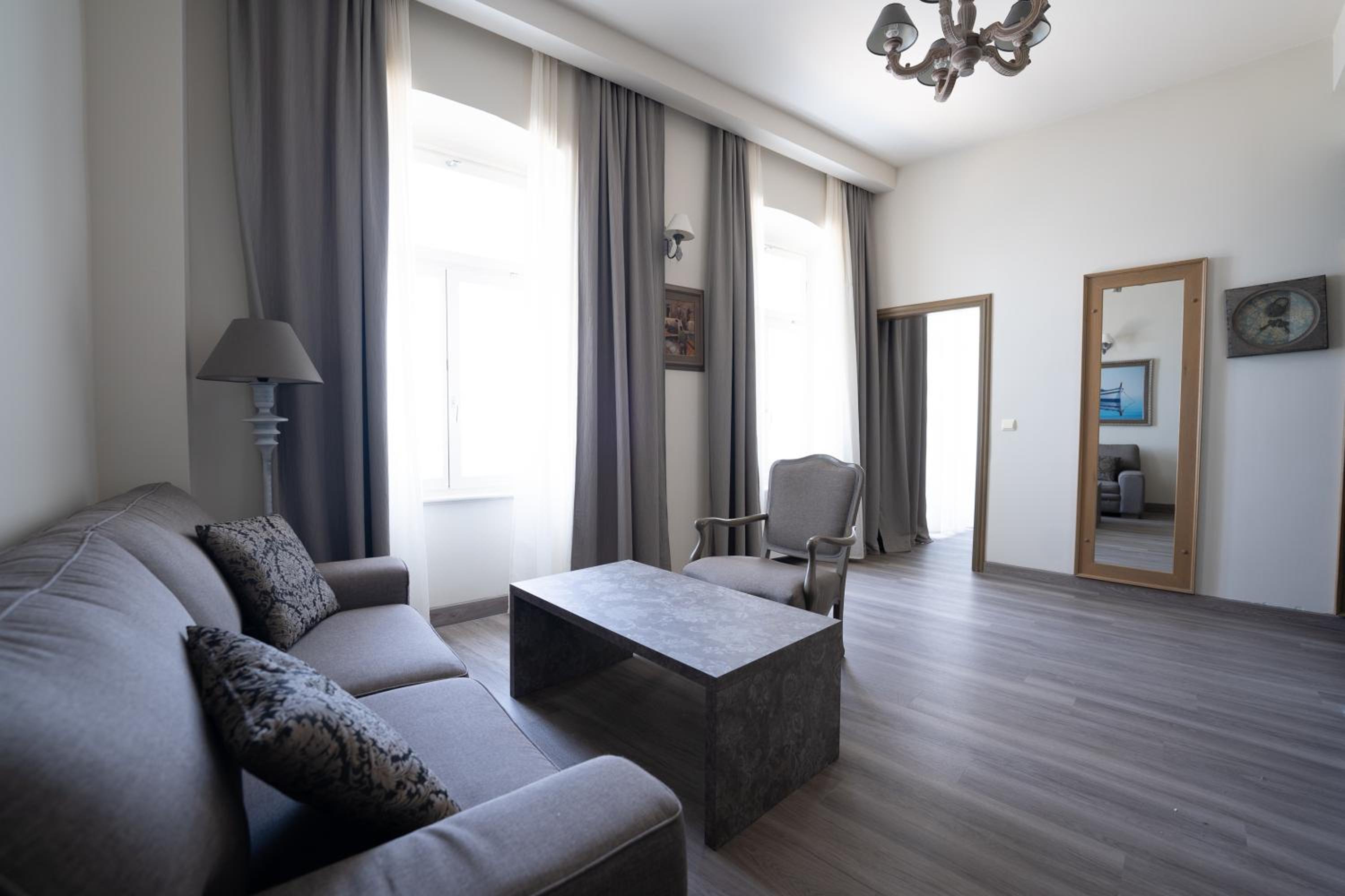Deluxe Suite with Sea View photo 2
