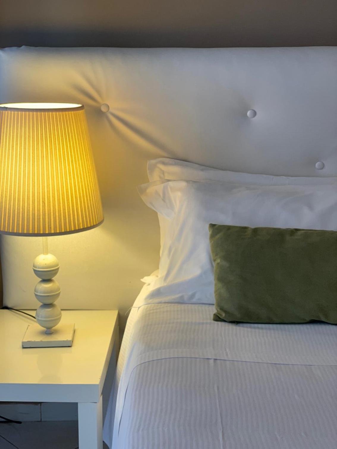 Standard Double or Twin Room - Photo 11