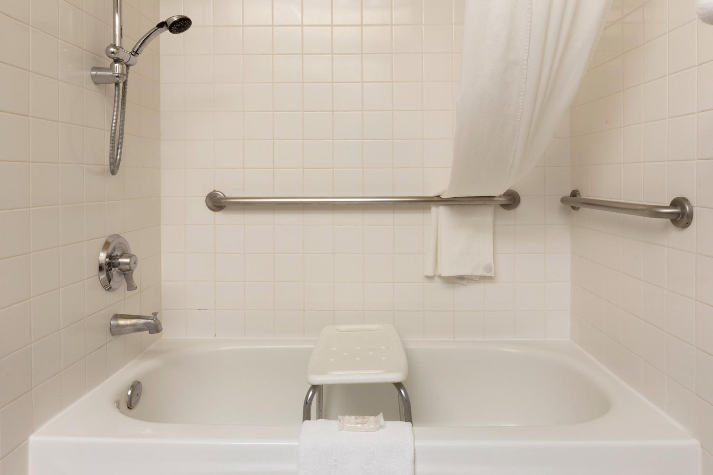 Queen Room - Disability Access/Non-Smoking - Photo 4