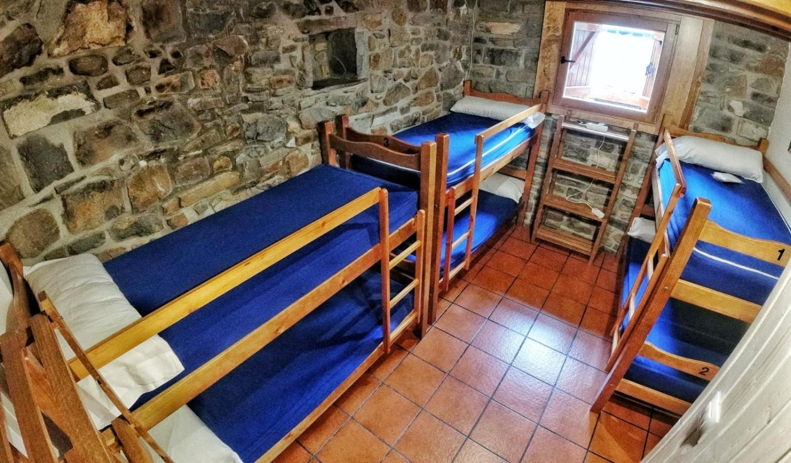 Habitación familiar con baño compartido