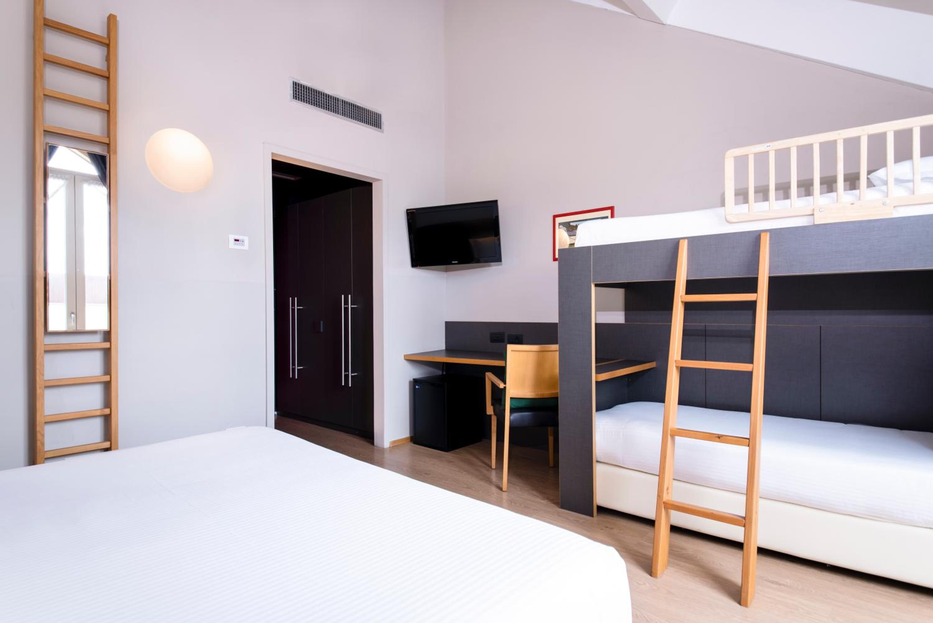Quadruple Room - Photo 4