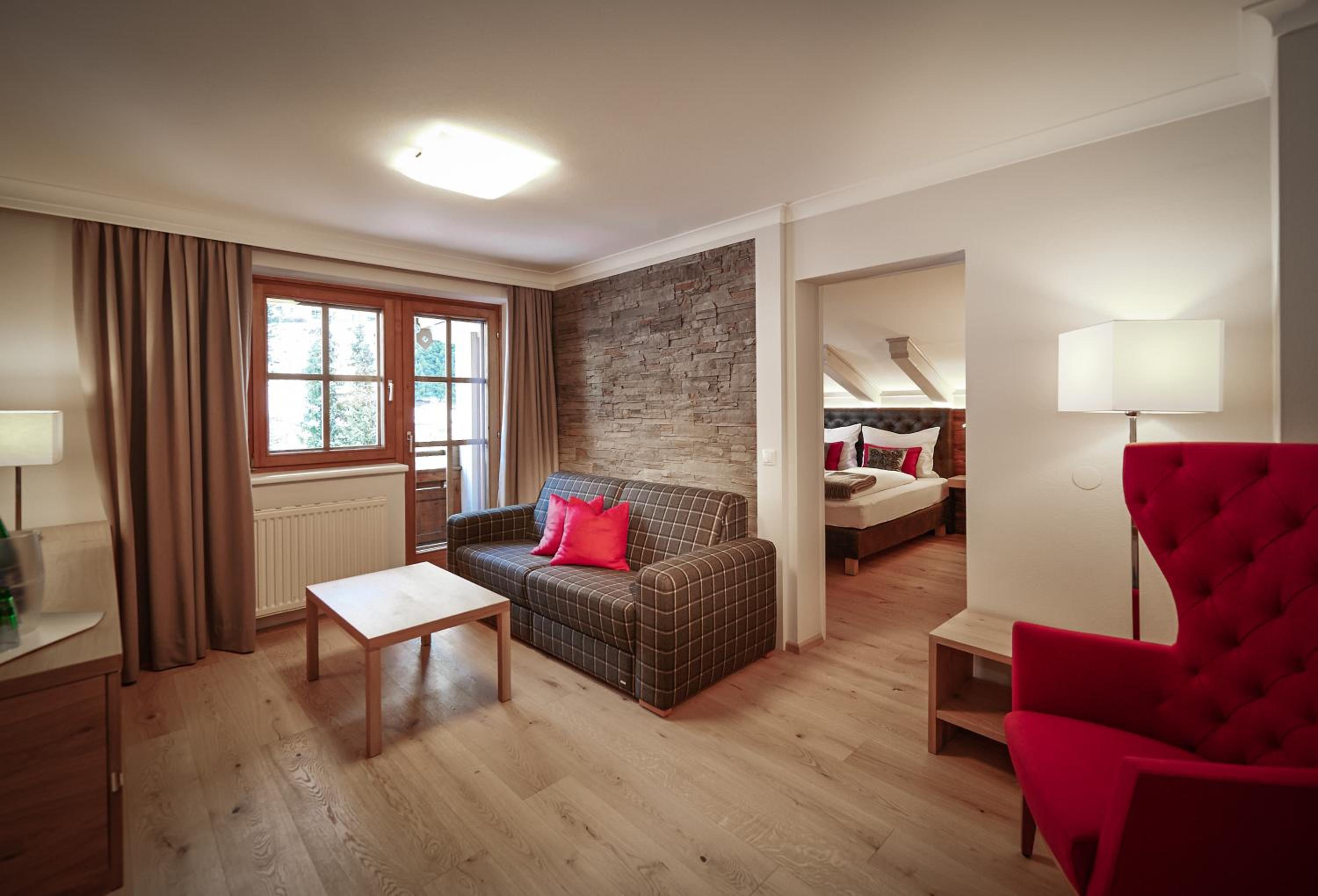 Suite with Balcony - Photo 7