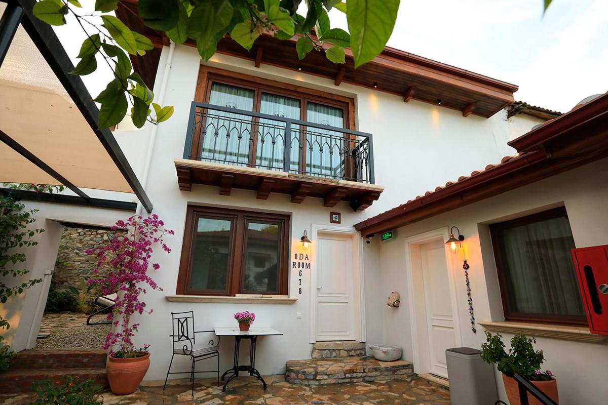 Double Room with Garden View - Photo 3