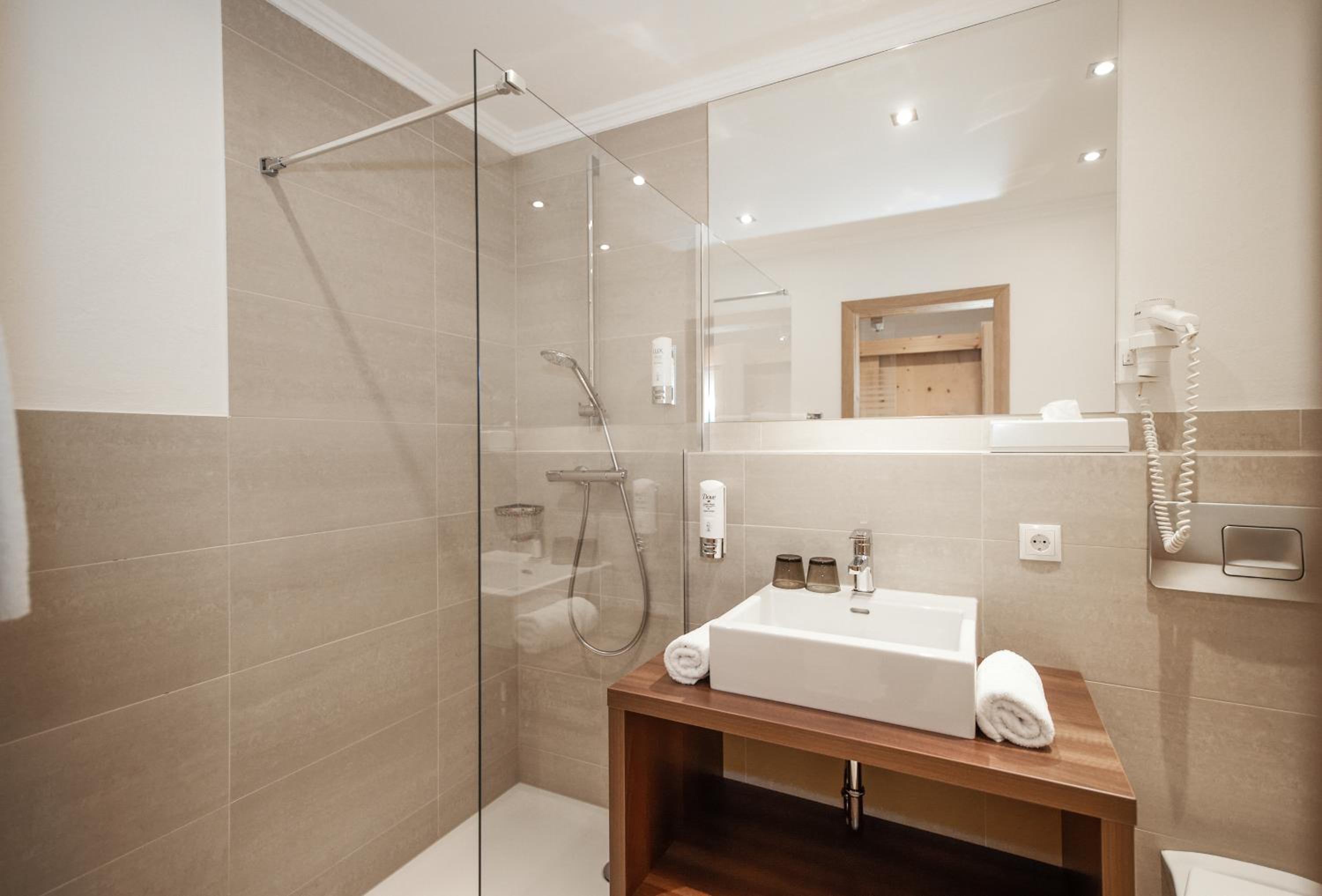 Suite with Balcony - Photo 3