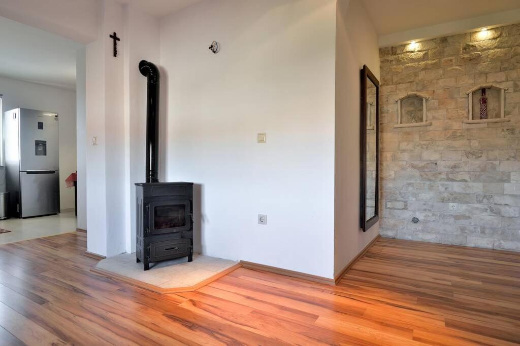 Two-Bedroom Apartment - Photo 18