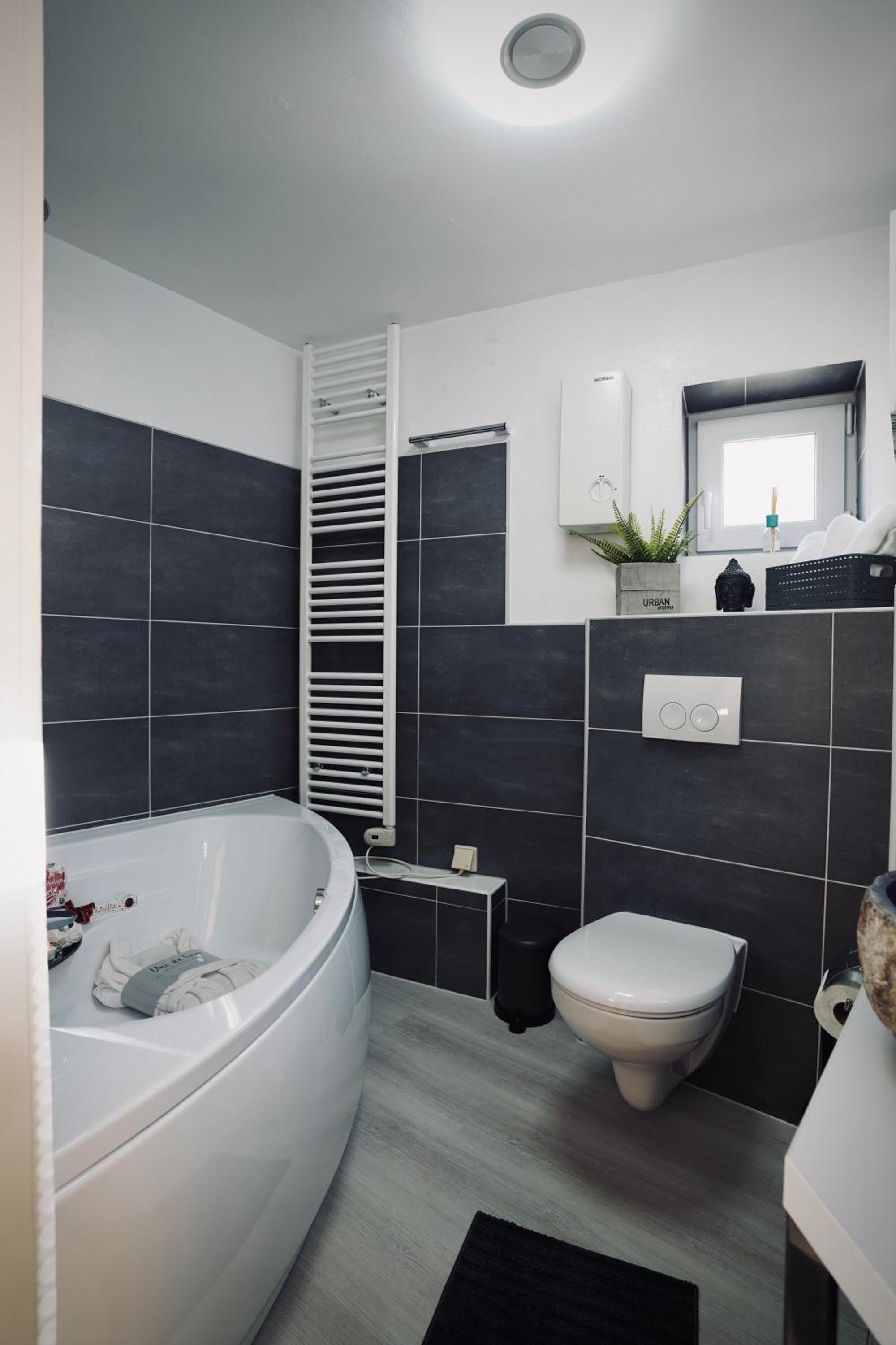 One-Bedroom Apartment - Photo 8