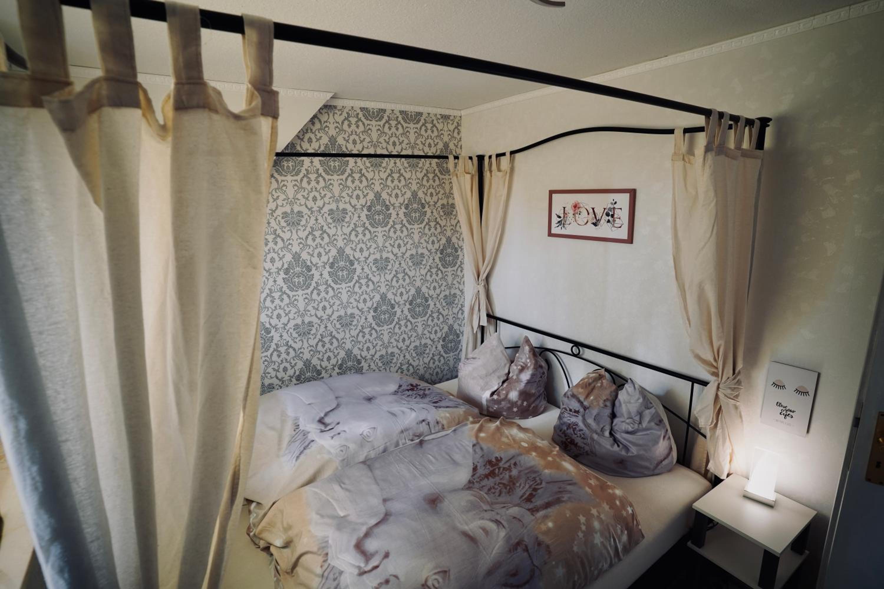 One-Bedroom Apartment - Photo 1