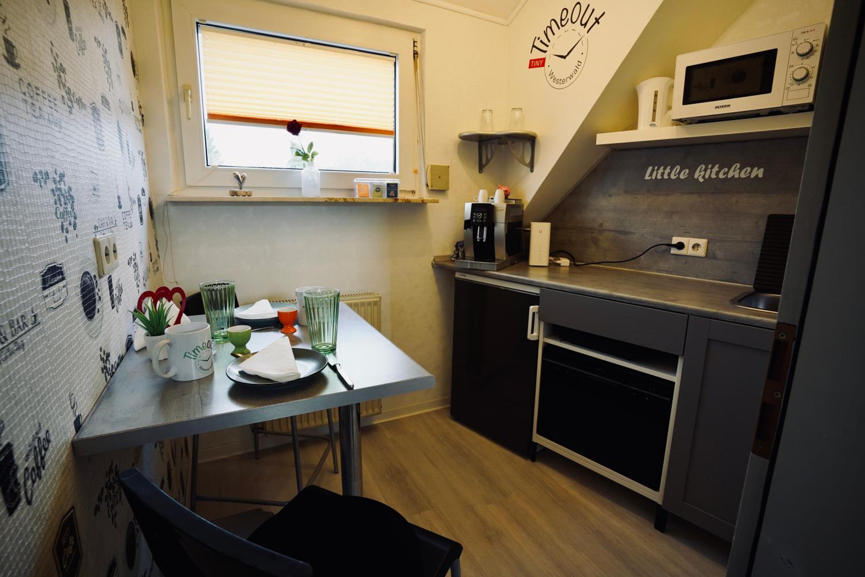 One-Bedroom Apartment - Photo 3
