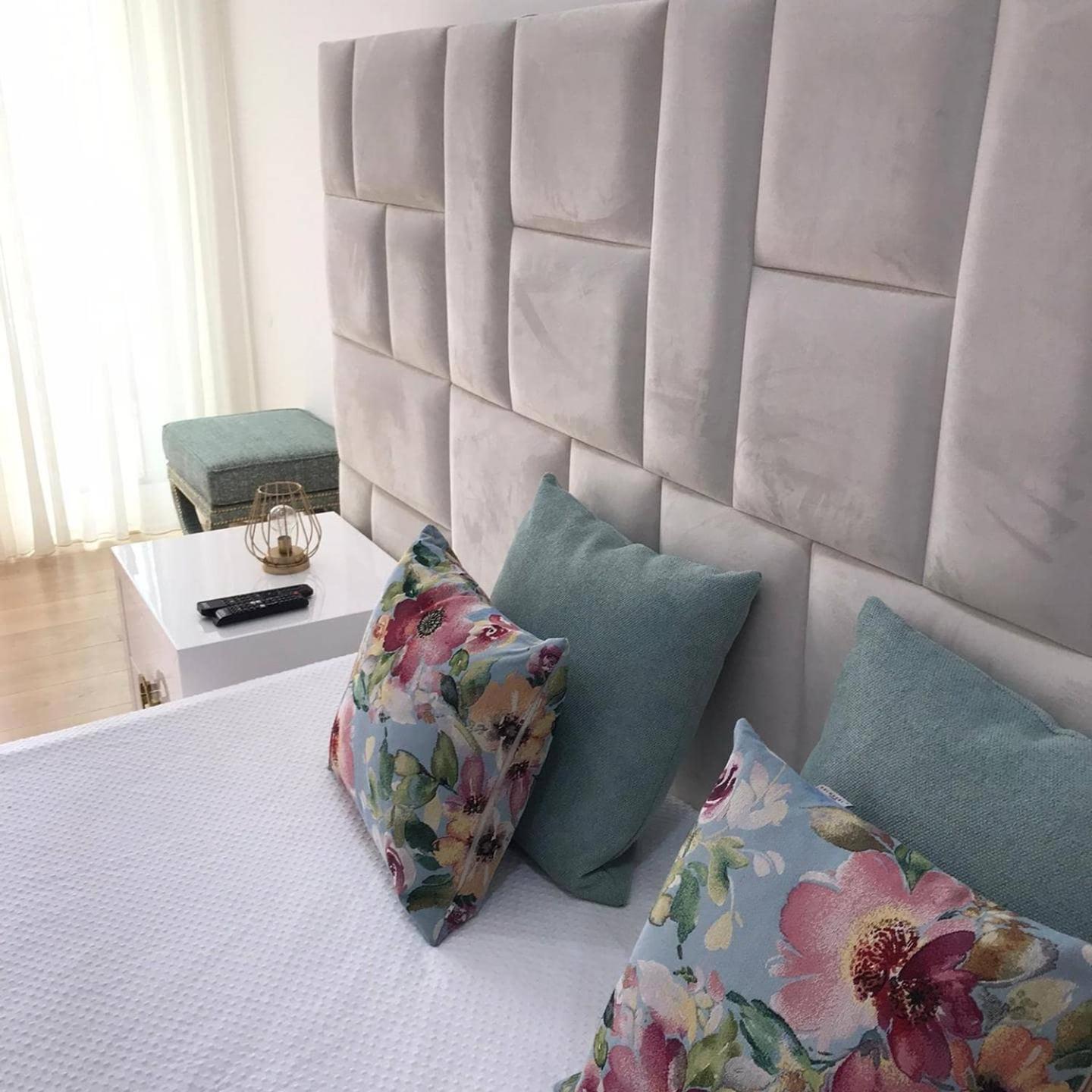 Deluxe King Room - Photo 1