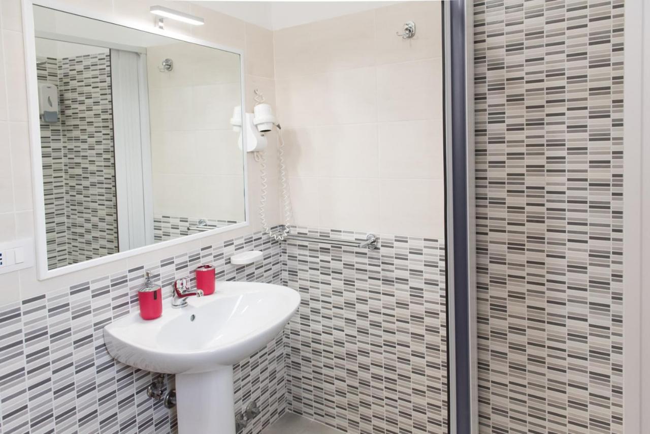 Family Room with Private Bathroom - Photo 2