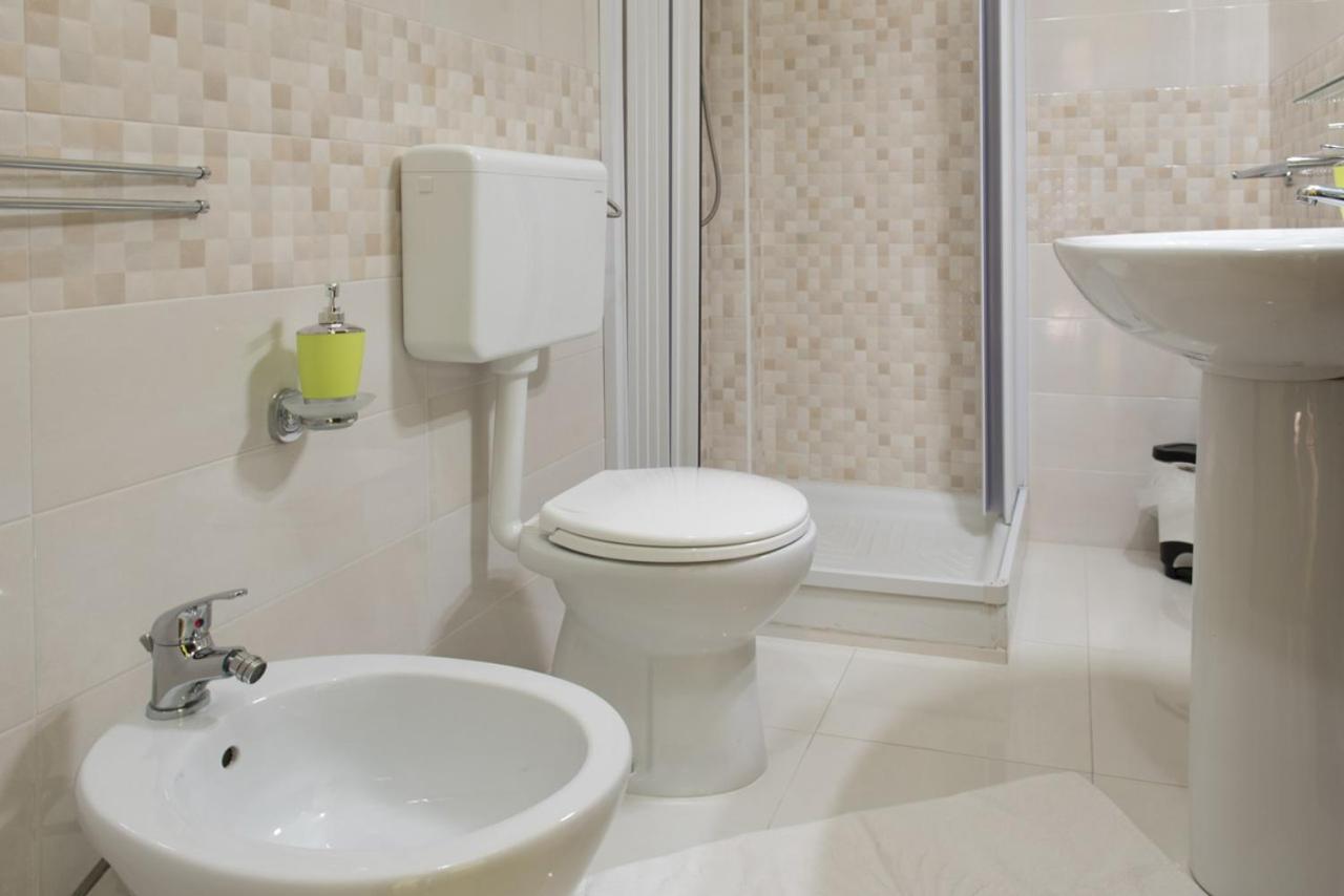 Double Room with Private Bathroom - Photo 6