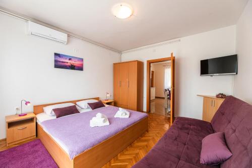 One-Bedroom Apartment photo 2