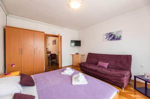 One-Bedroom Apartment photo 3