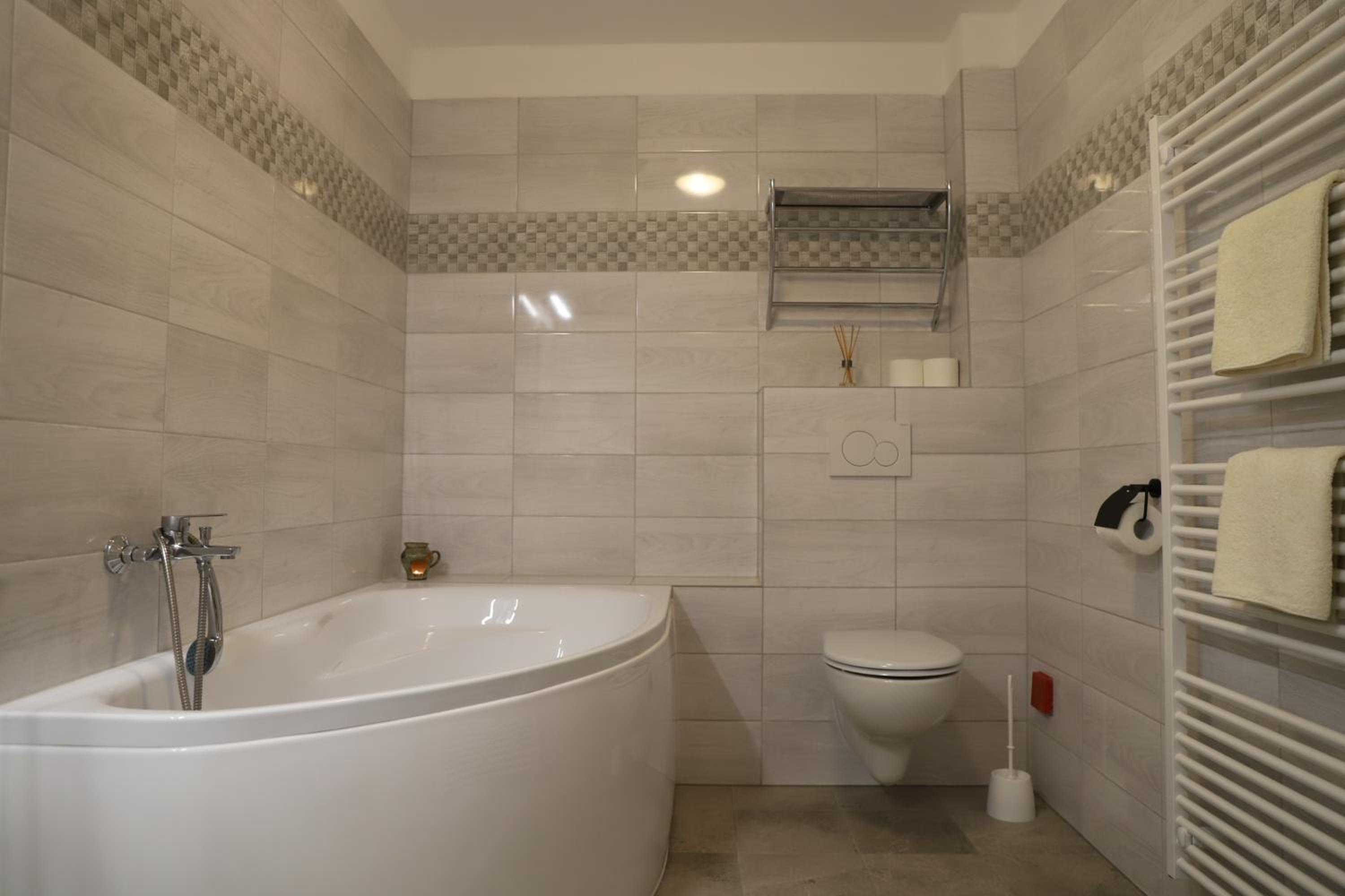 Deluxe Double Room with Bath - Photo 105