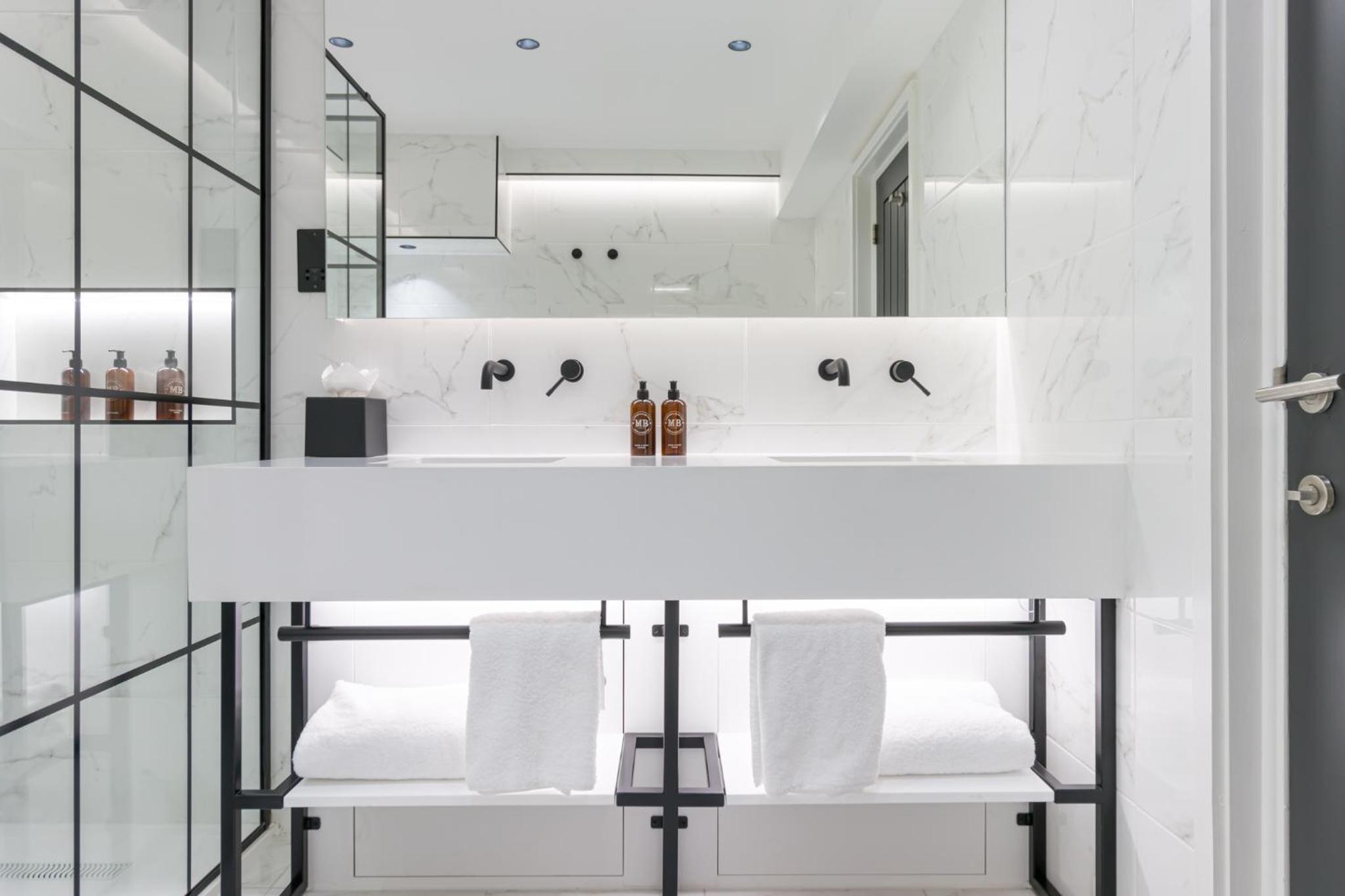 Superior Duplex King Suite with Kitchenette, Sitting Area and In-Room Bath Tub - Non-Smoking - Photo 5