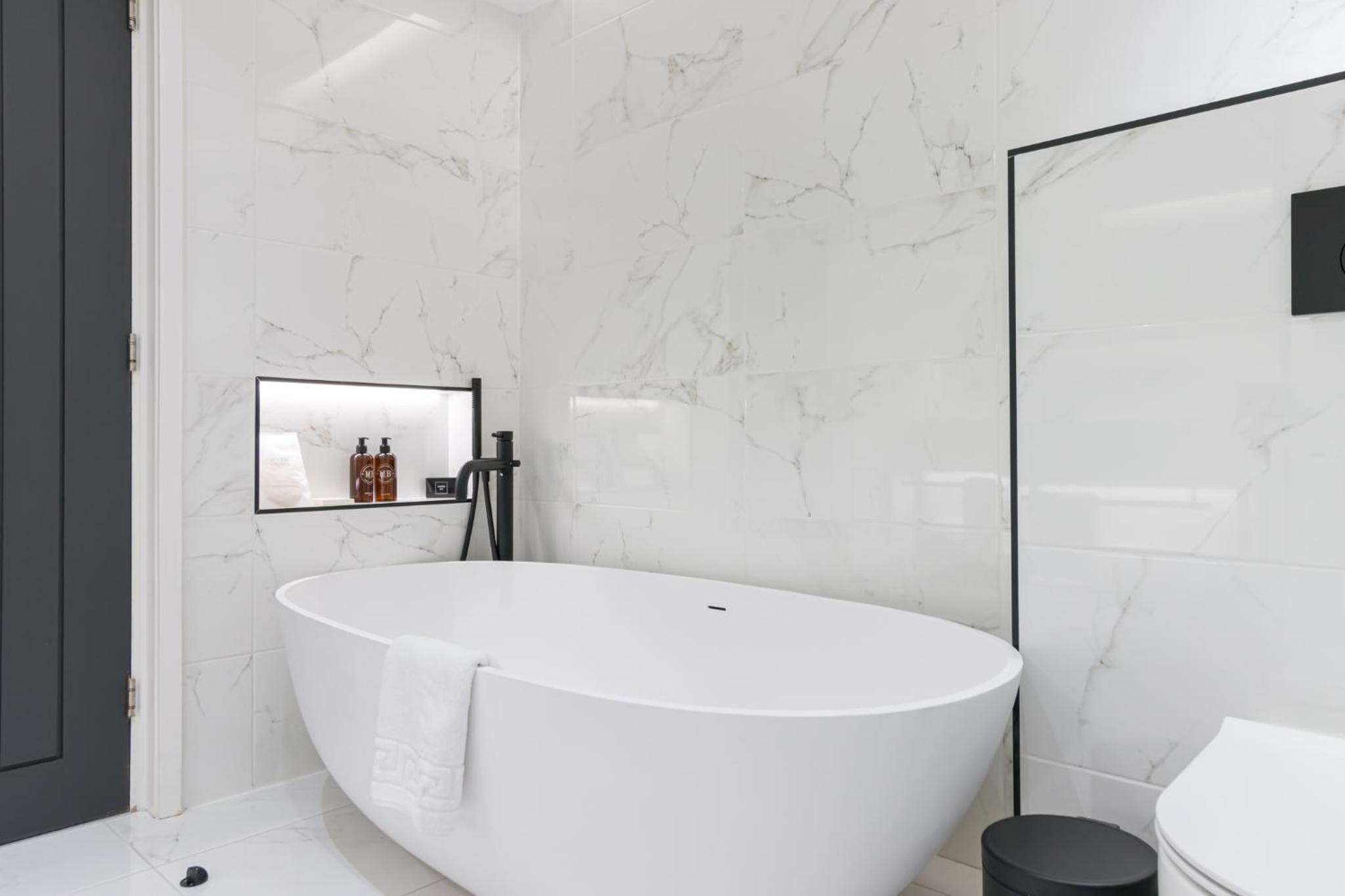 Superior Duplex King Suite with Kitchenette, Sitting Area and In-Room Bath Tub - Non-Smoking - Photo 2