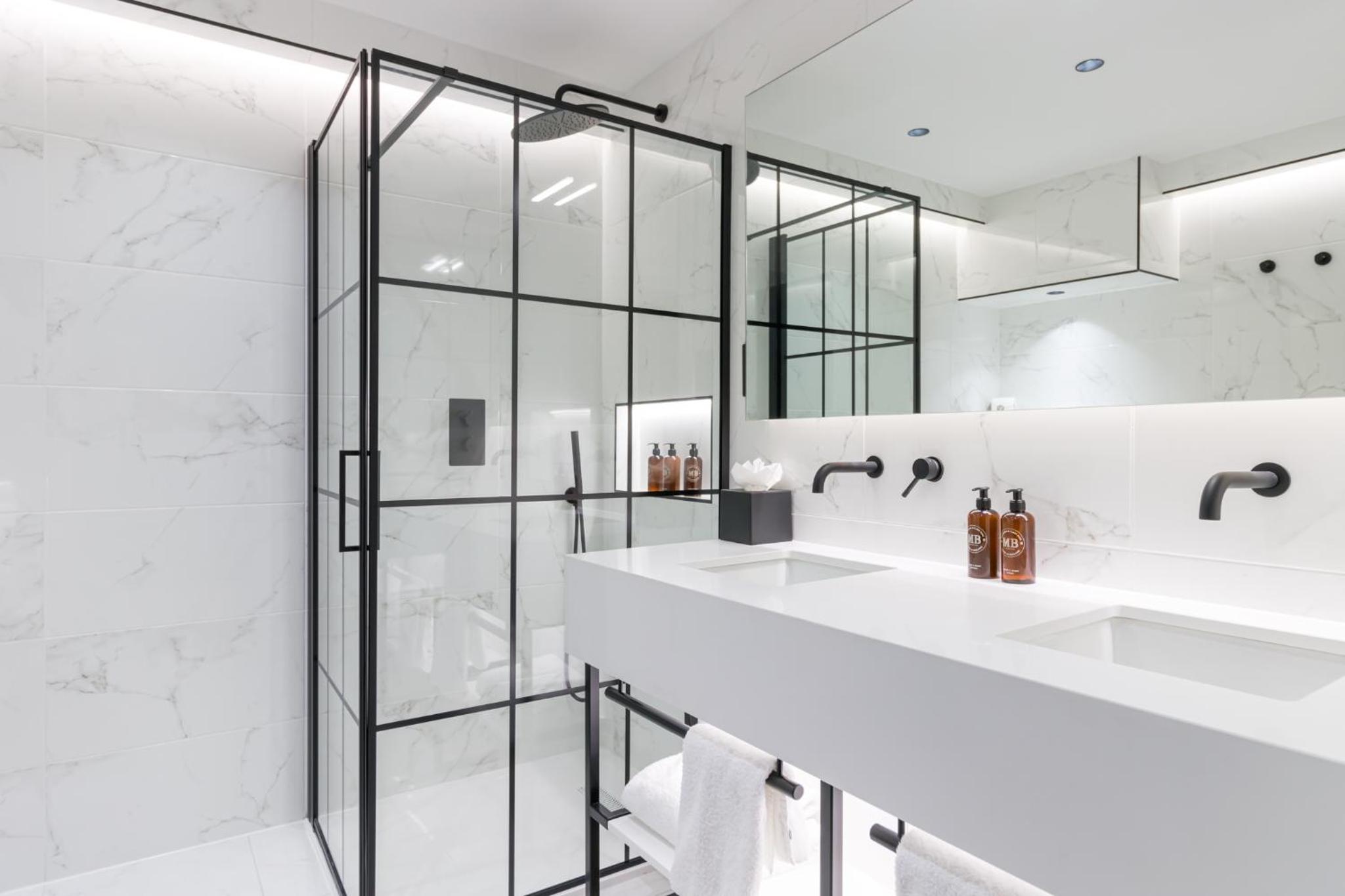 Superior Duplex King Suite with Kitchenette, Sitting Area and In-Room Bath Tub - Non-Smoking - Photo 9