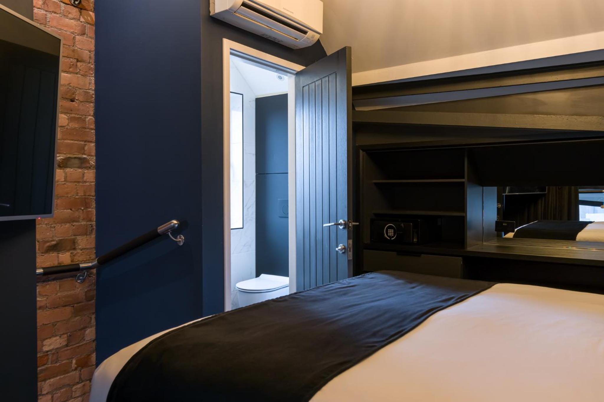 Superior Duplex King Suite with Kitchenette, Sitting Area and In-Room Bath Tub - Non-Smoking - Photo 8