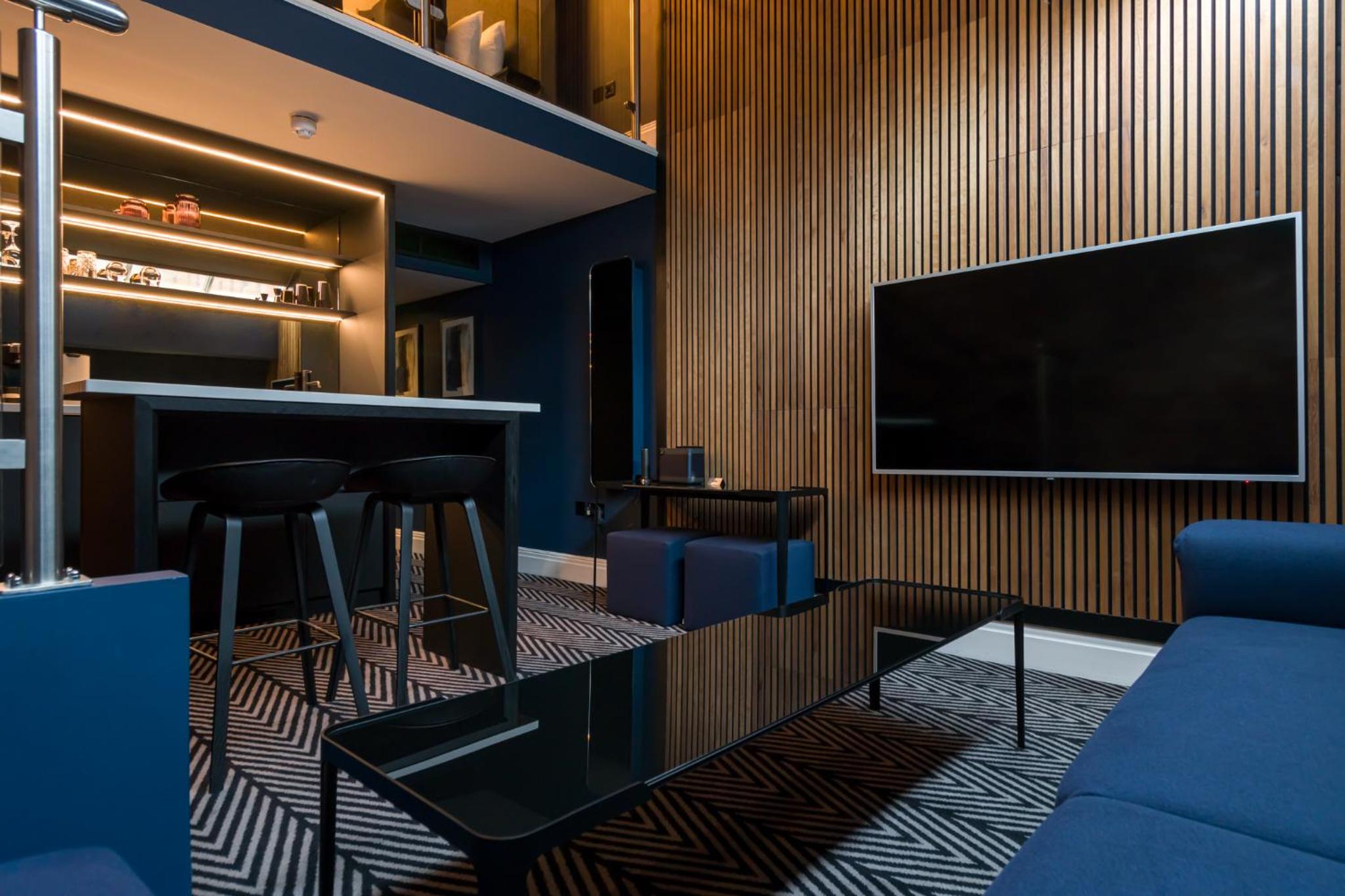 Superior Duplex King Suite with Kitchenette, Sitting Area and In-Room Bath Tub - Non-Smoking - Photo 10