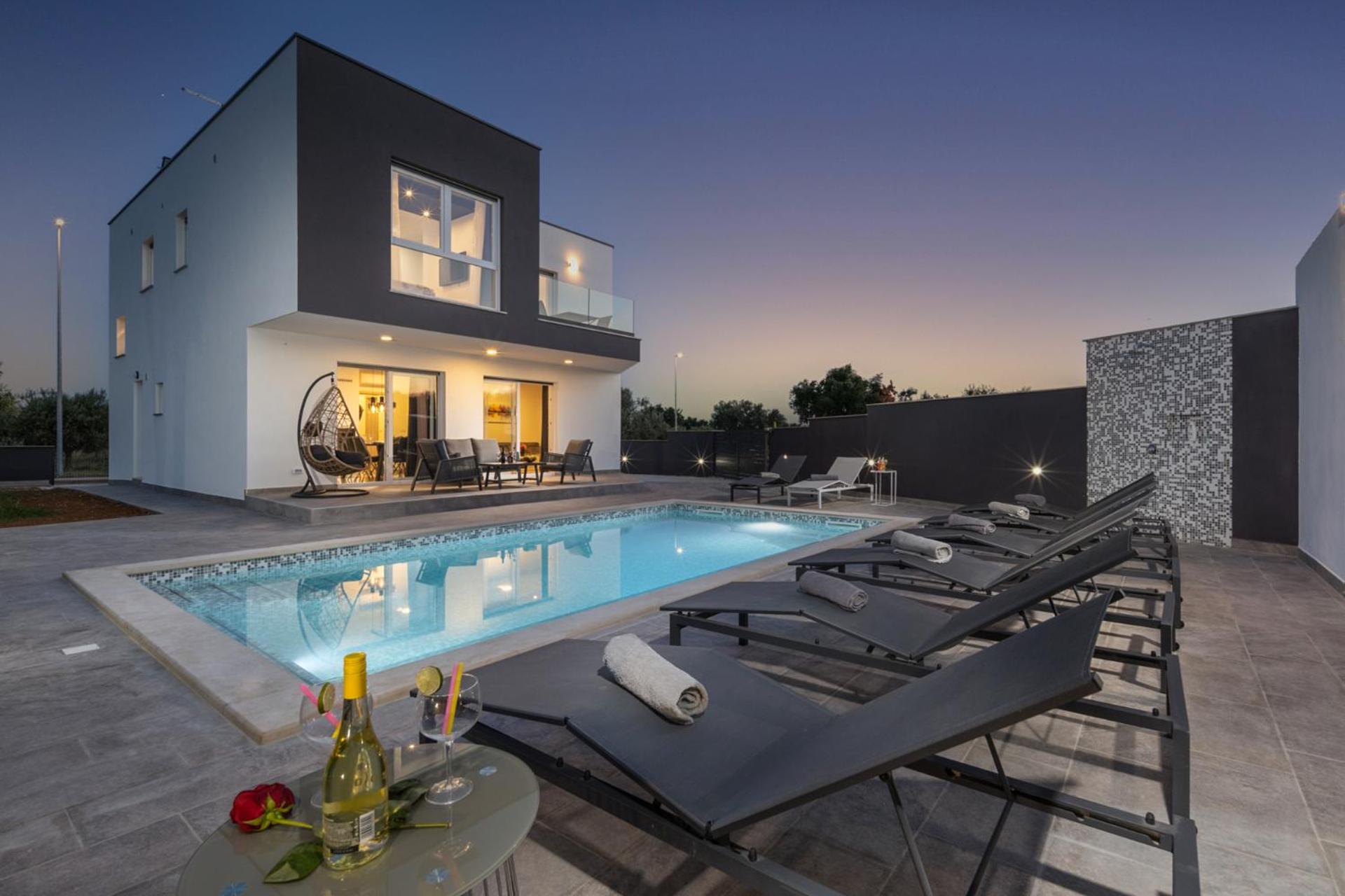 Villa photo 2
