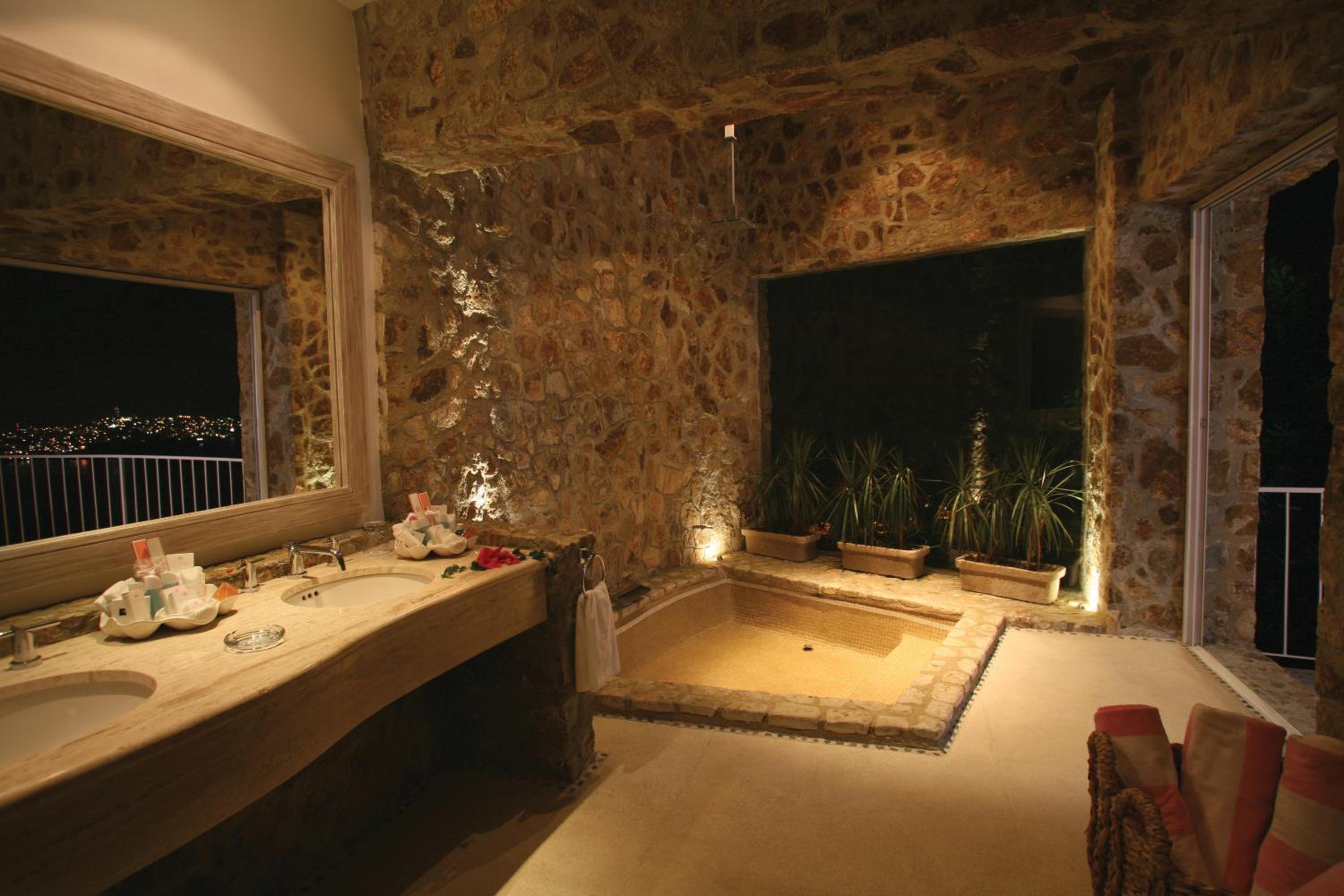 Master Suite with Hot Tub - Photo 6