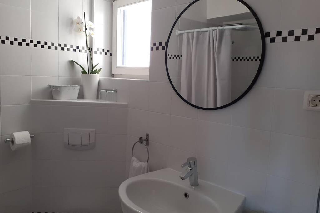 One-Bedroom Apartment - Photo 8