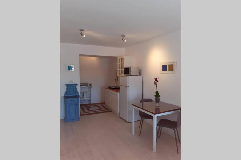 One-Bedroom Apartment - Photo 2