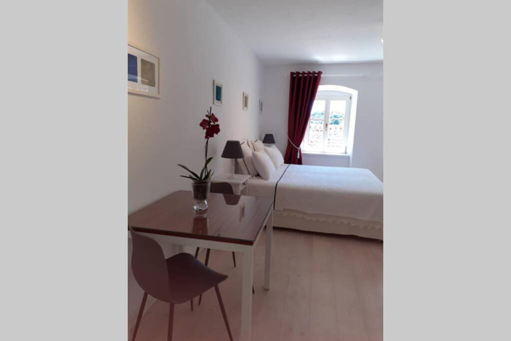 One-Bedroom Apartment - Photo 3