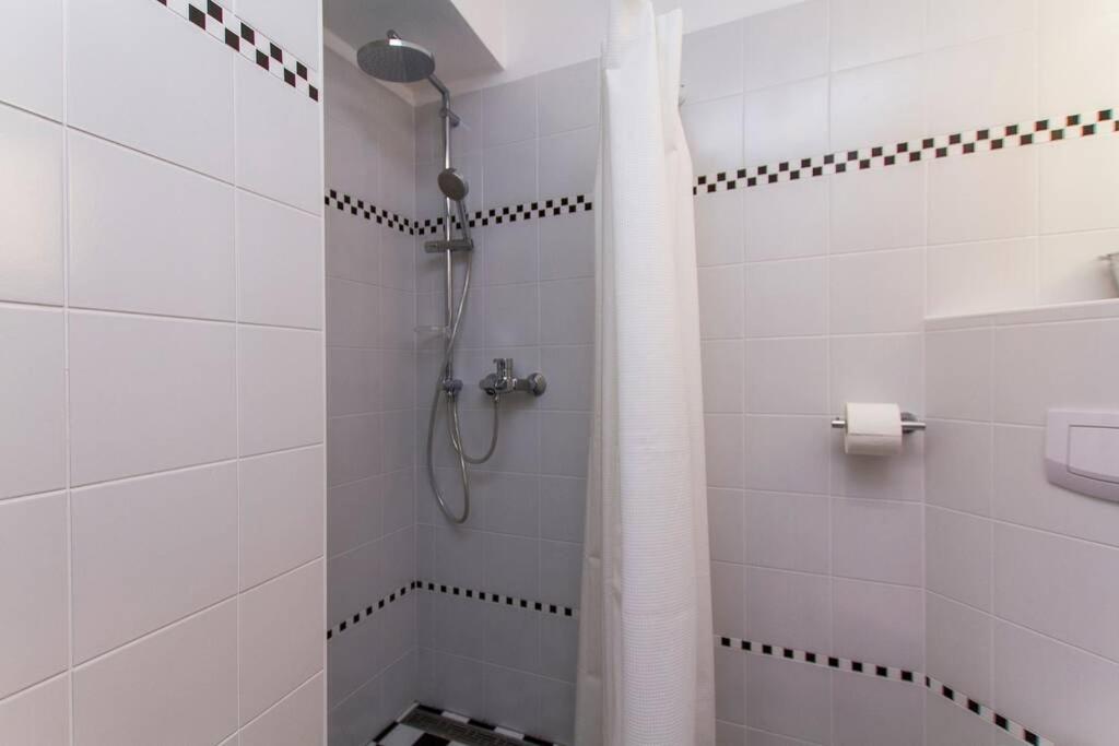 One-Bedroom Apartment - Photo 4
