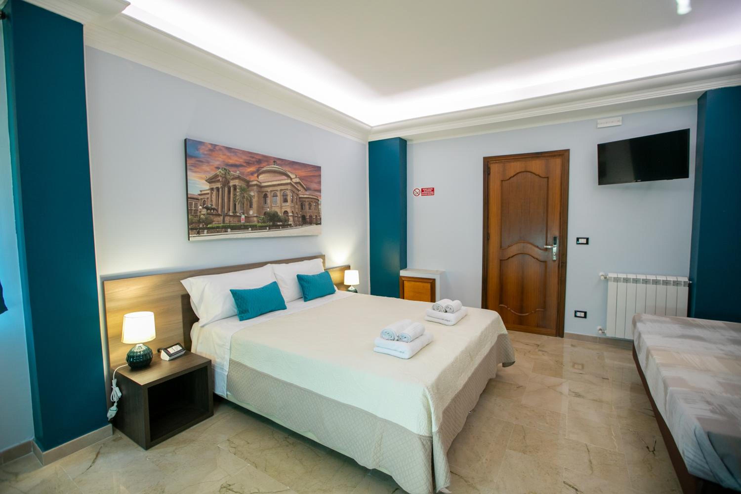 Double or Twin Room with Private External Bathroom