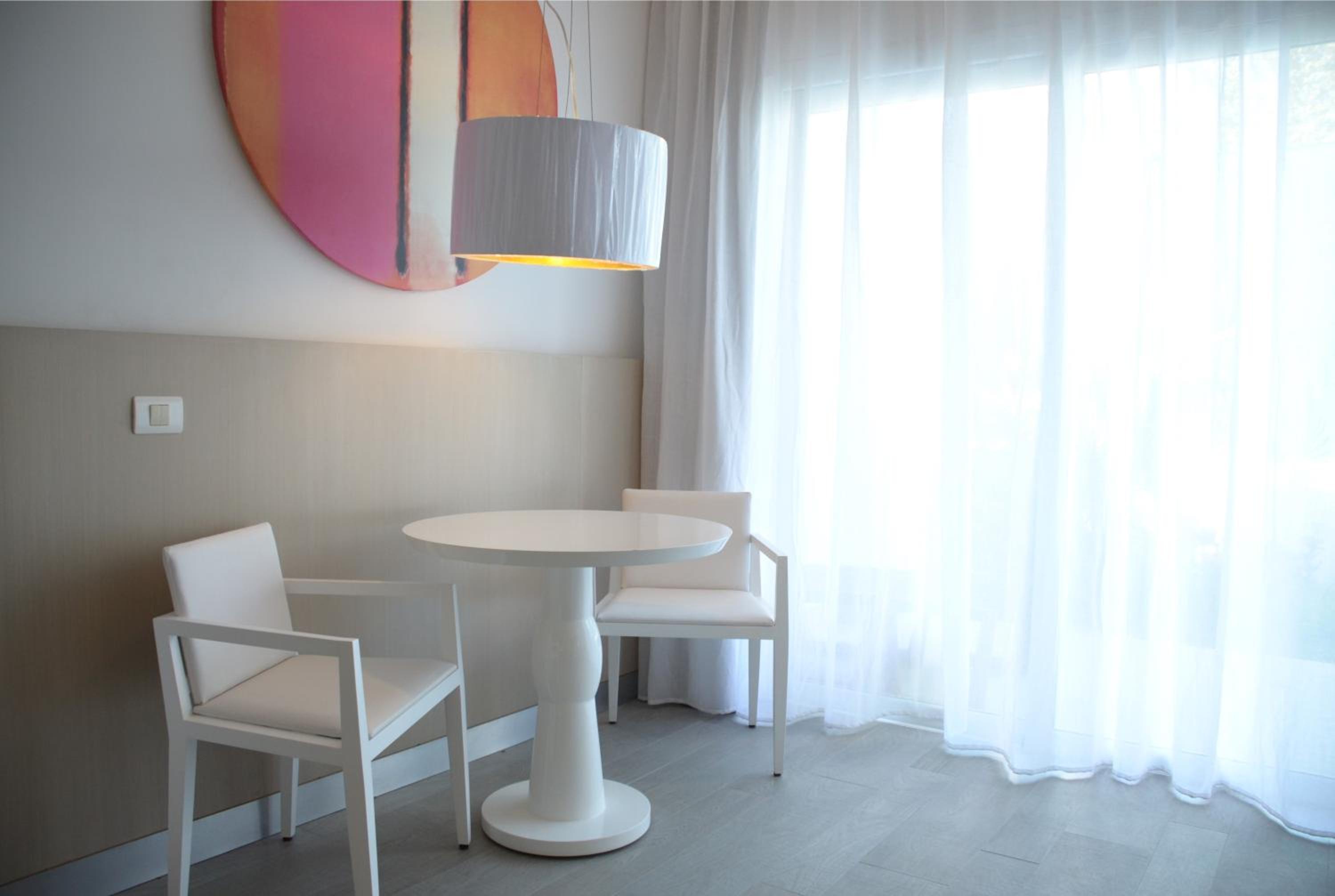 Deluxe Suite Platinum with Pool Access