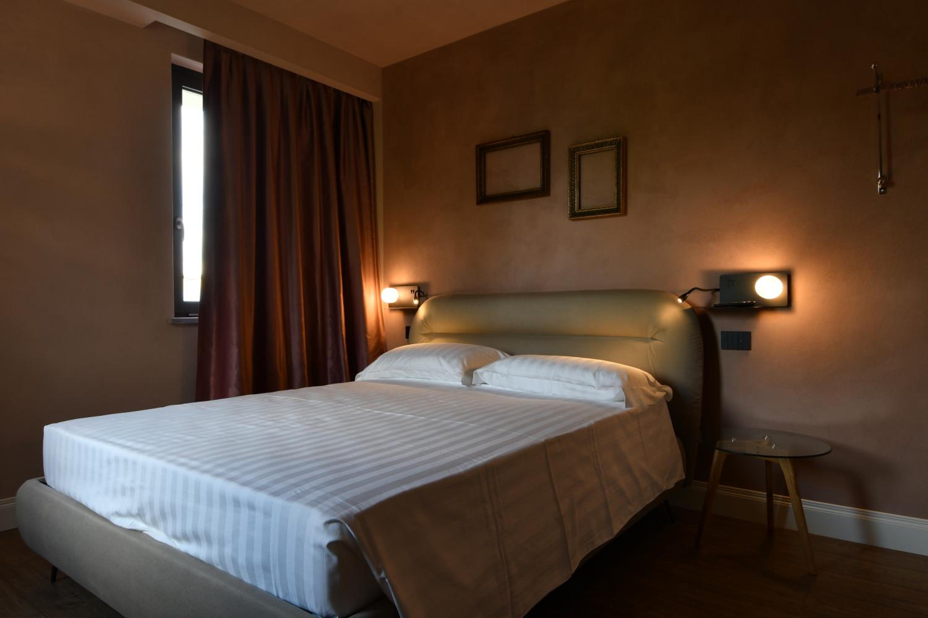 Double Room With Private Bathroom photo 1