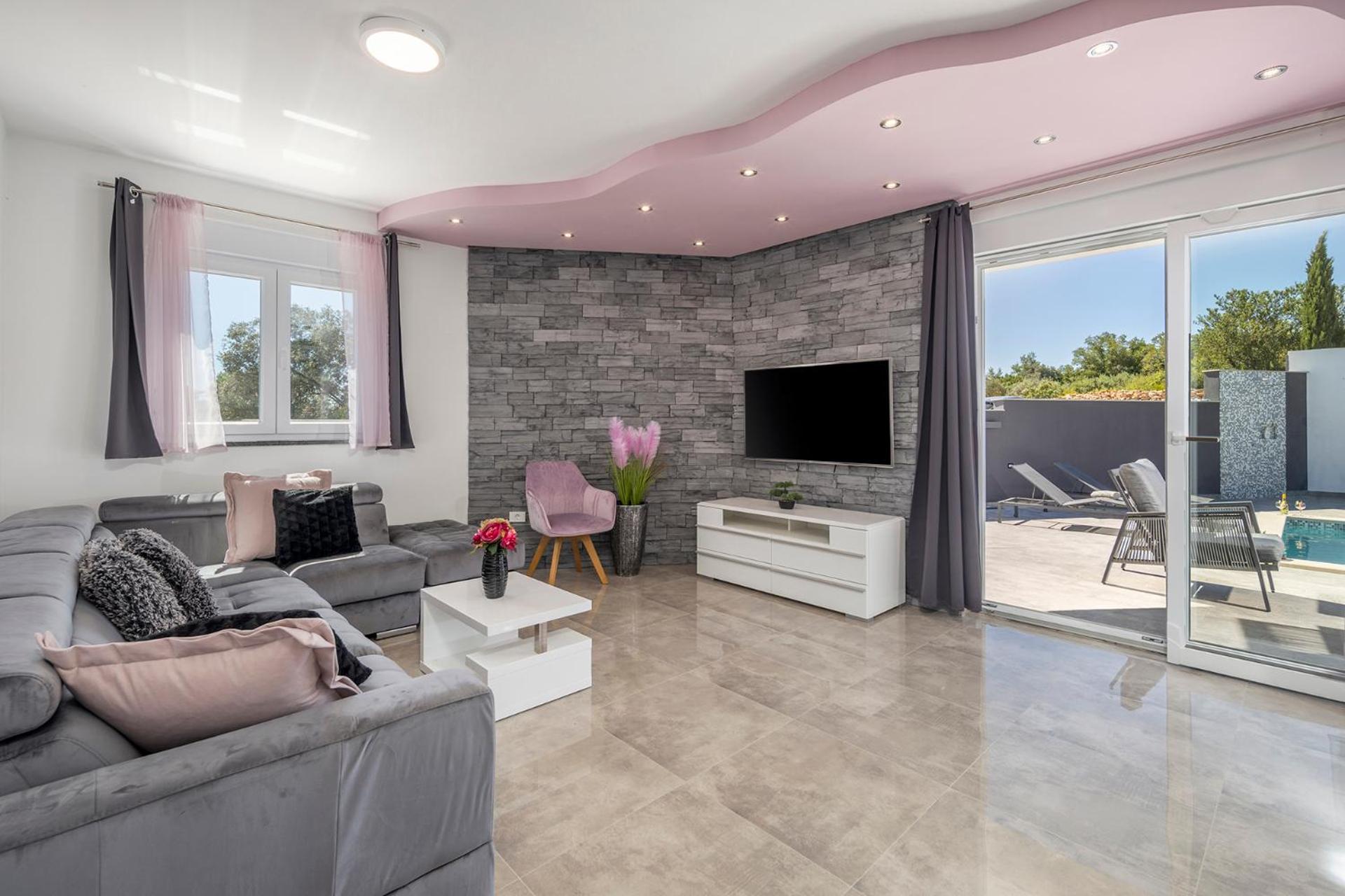 Villa photo 1