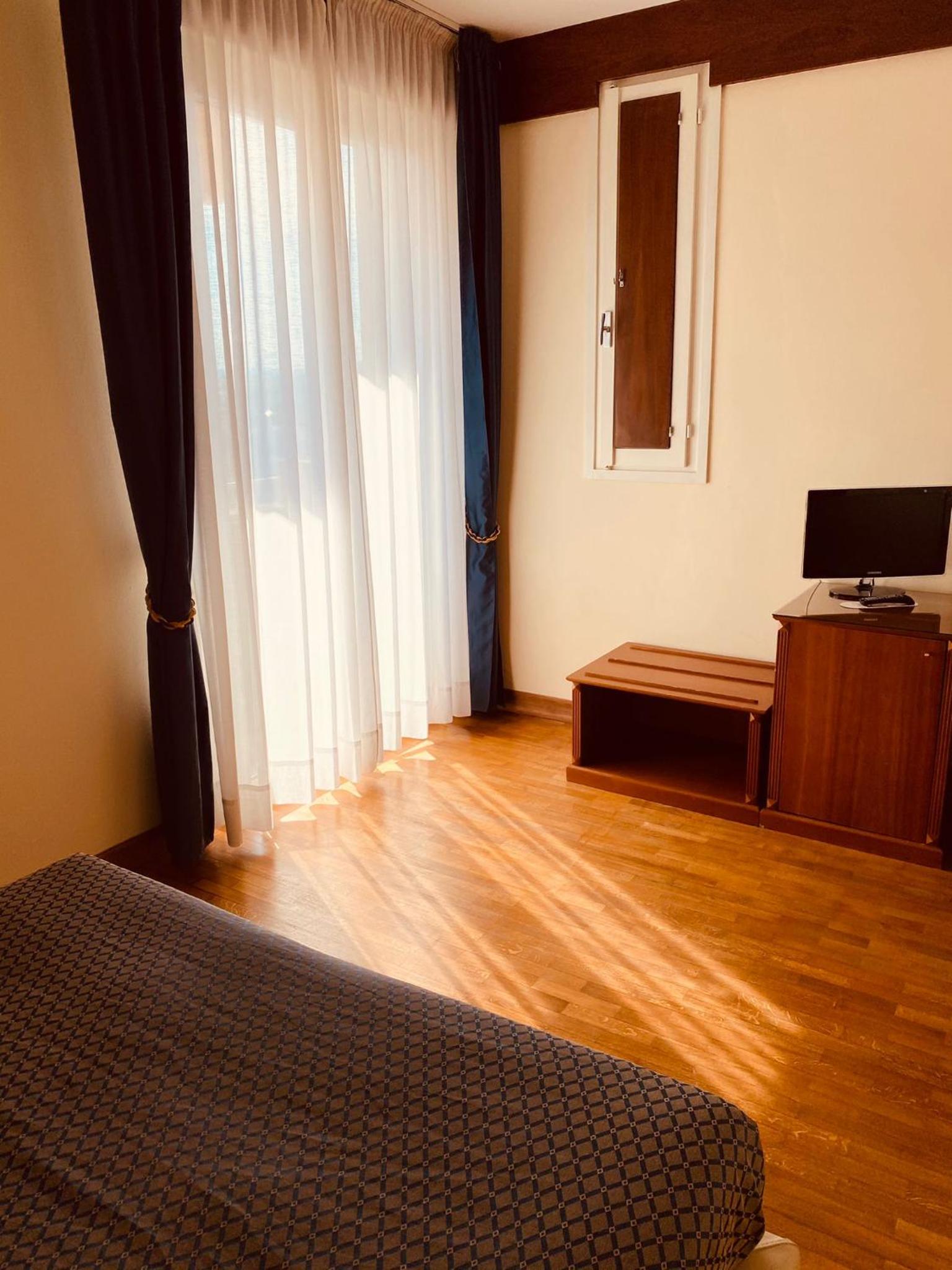 Double Room - Photo 3