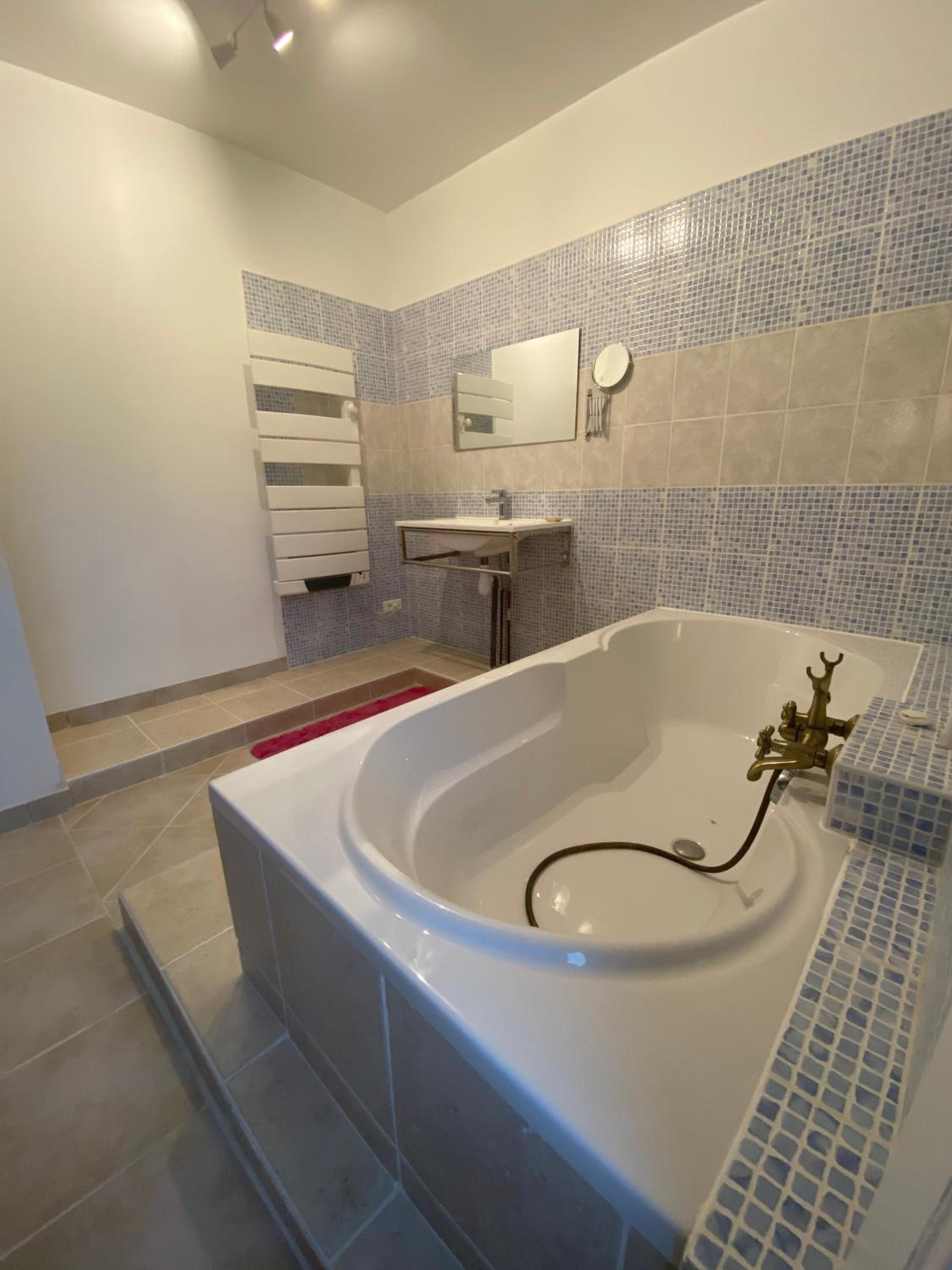 Double Room with Private Bathroom - Photo 5