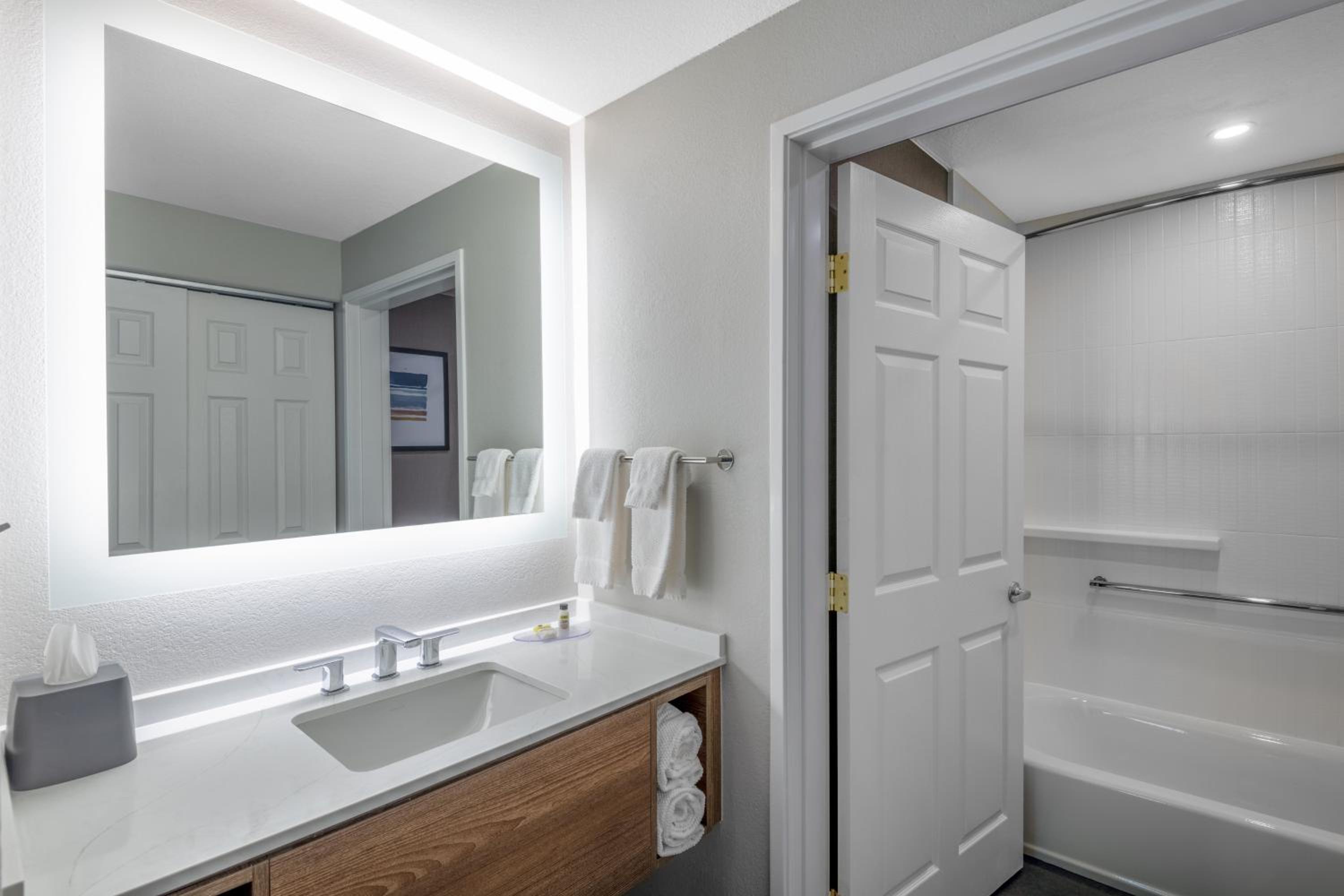 One-Bedroom Suite with Two Queen Beds - Photo 6