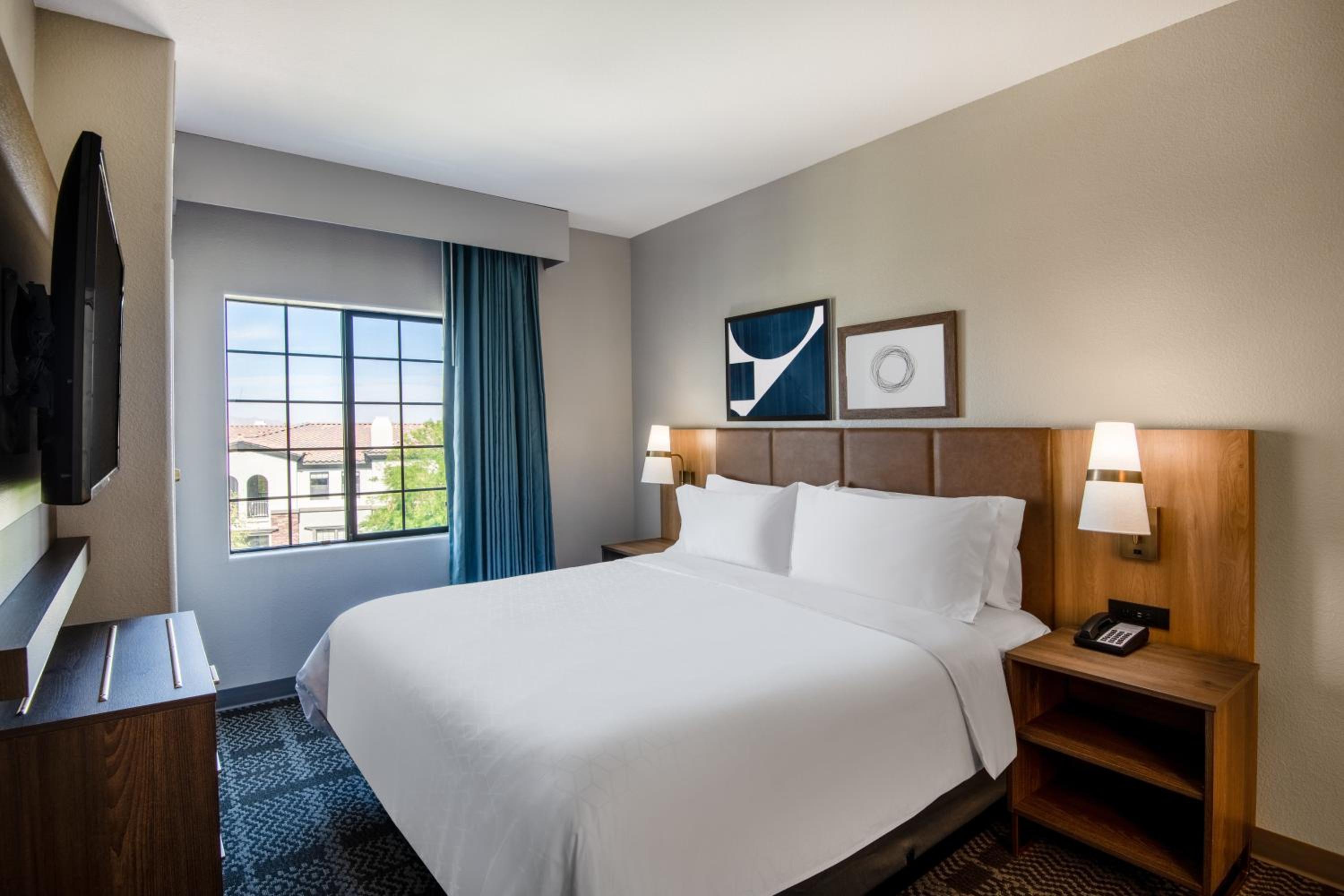 Two-Bedroom Suite - Photo 7