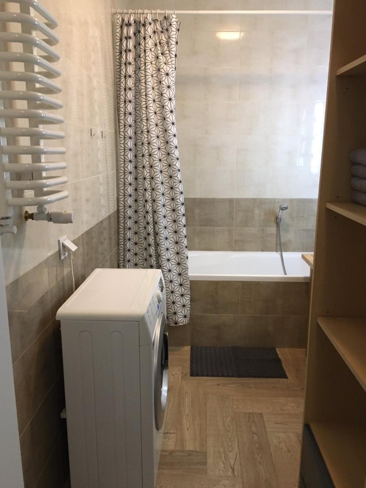 One-Bedroom Apartment - Photo 2