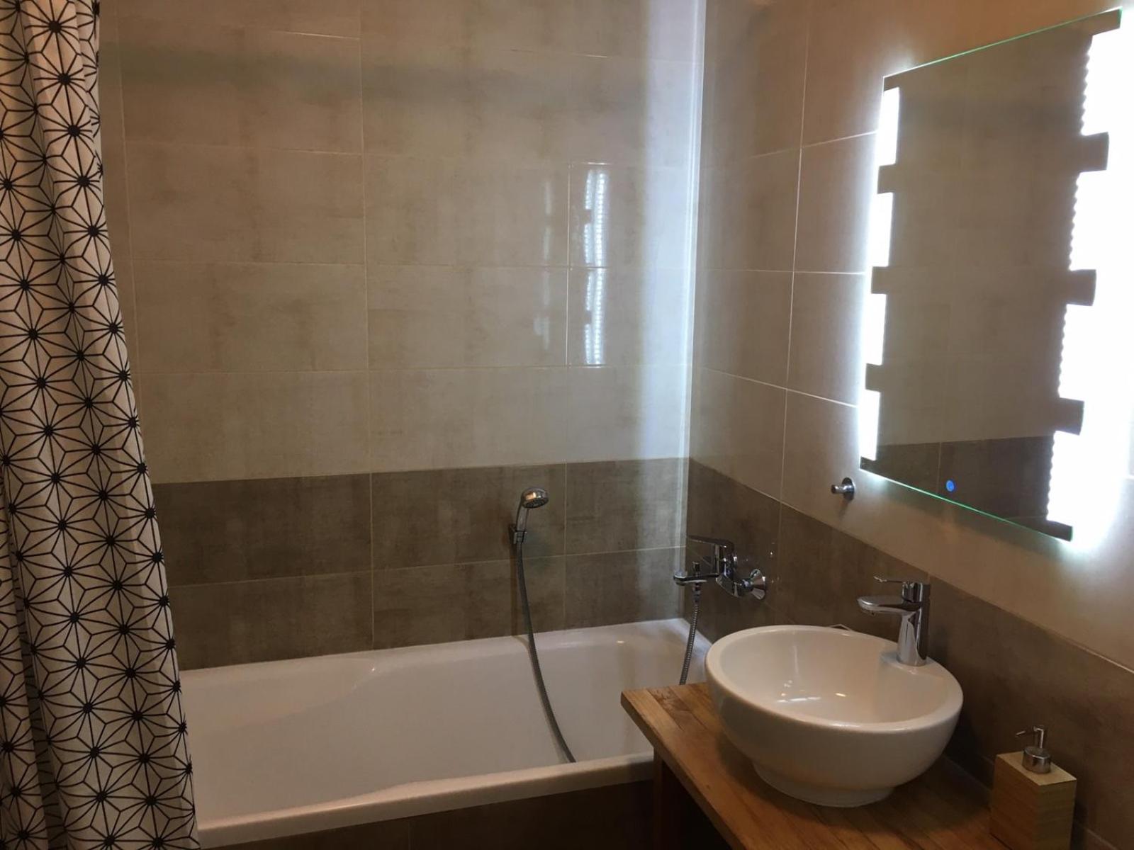 One-Bedroom Apartment - Photo 5