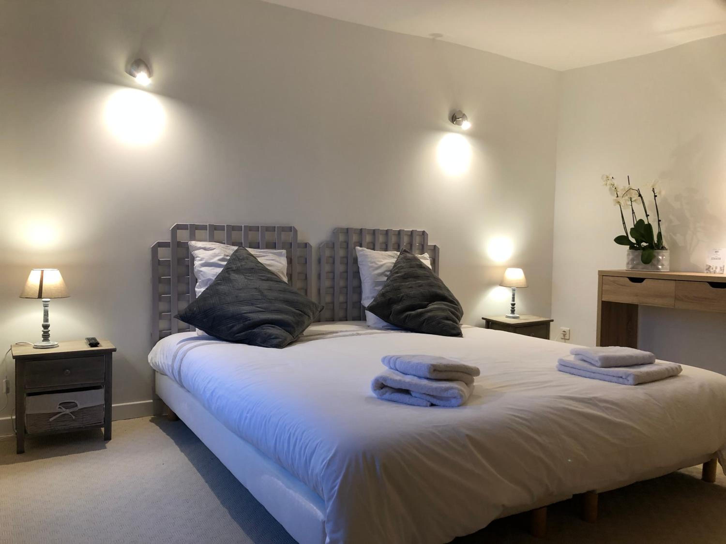 Double Room with Private Bathroom - Photo 3