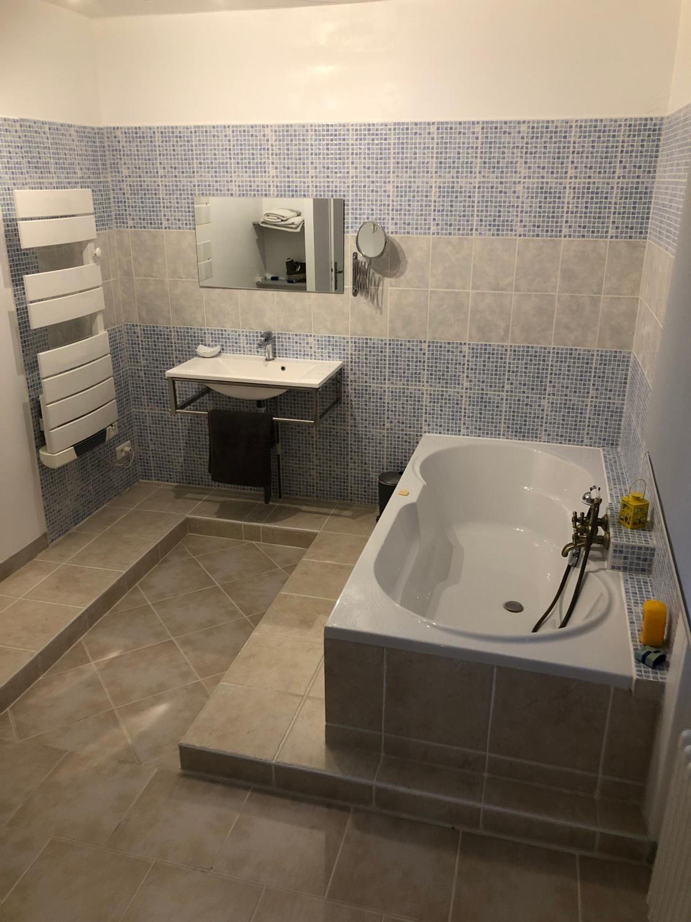 Double Room with Private Bathroom - Photo 4