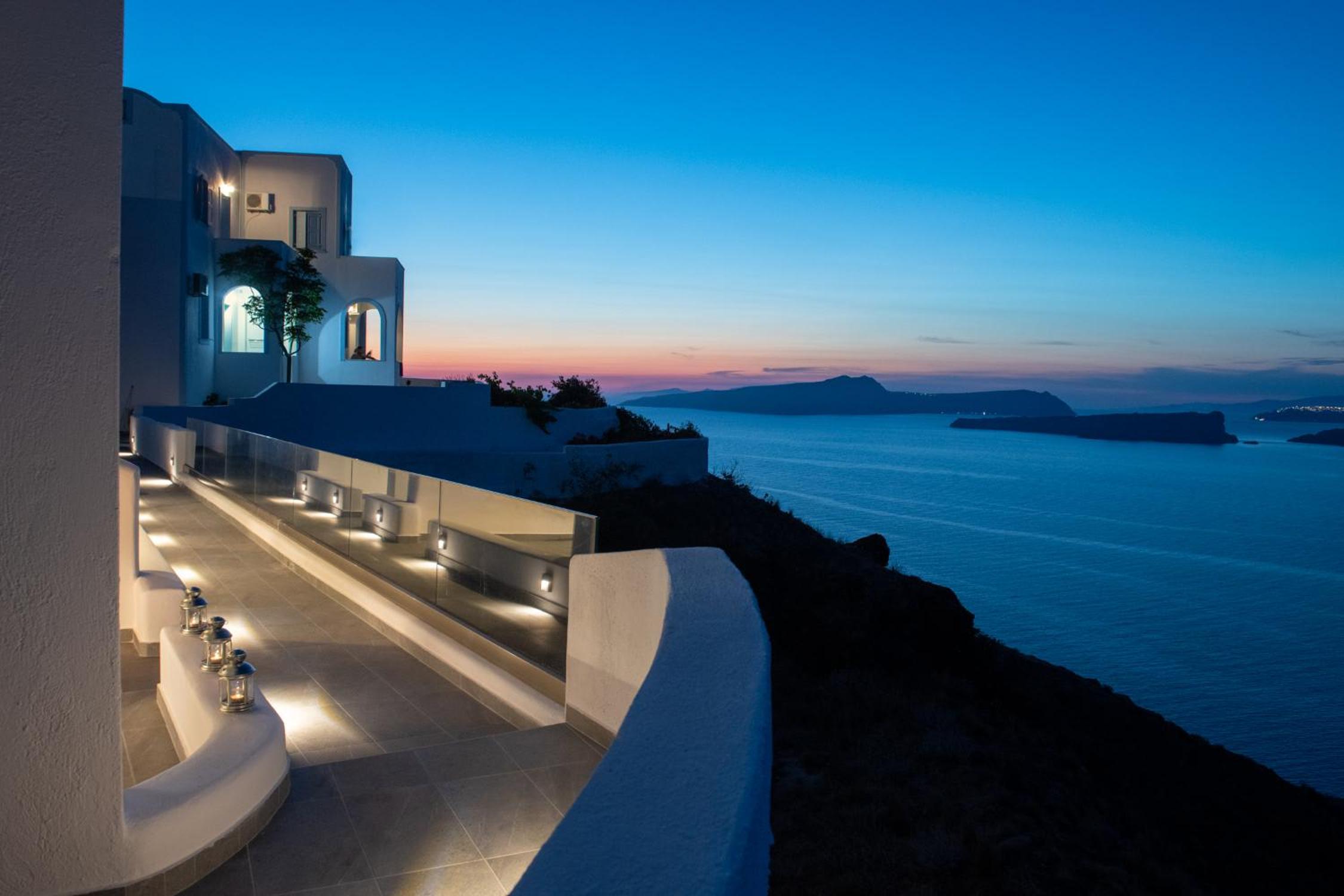 Superior Double Room with Veranda and Caldera View - Photo 20