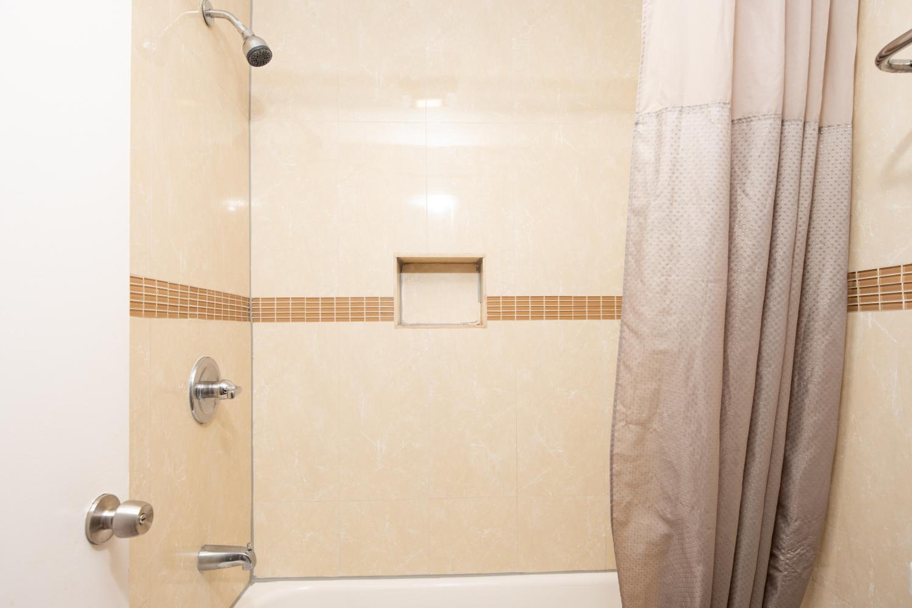 King Room - Non-Smoking - Photo 7